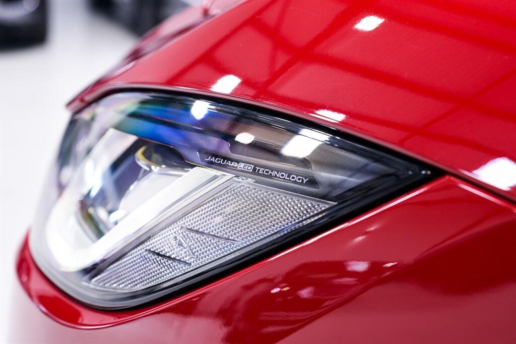 Jaguar I-Pace - Image 10