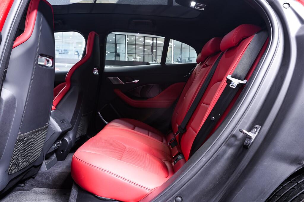 Jaguar I-Pace - Image 16