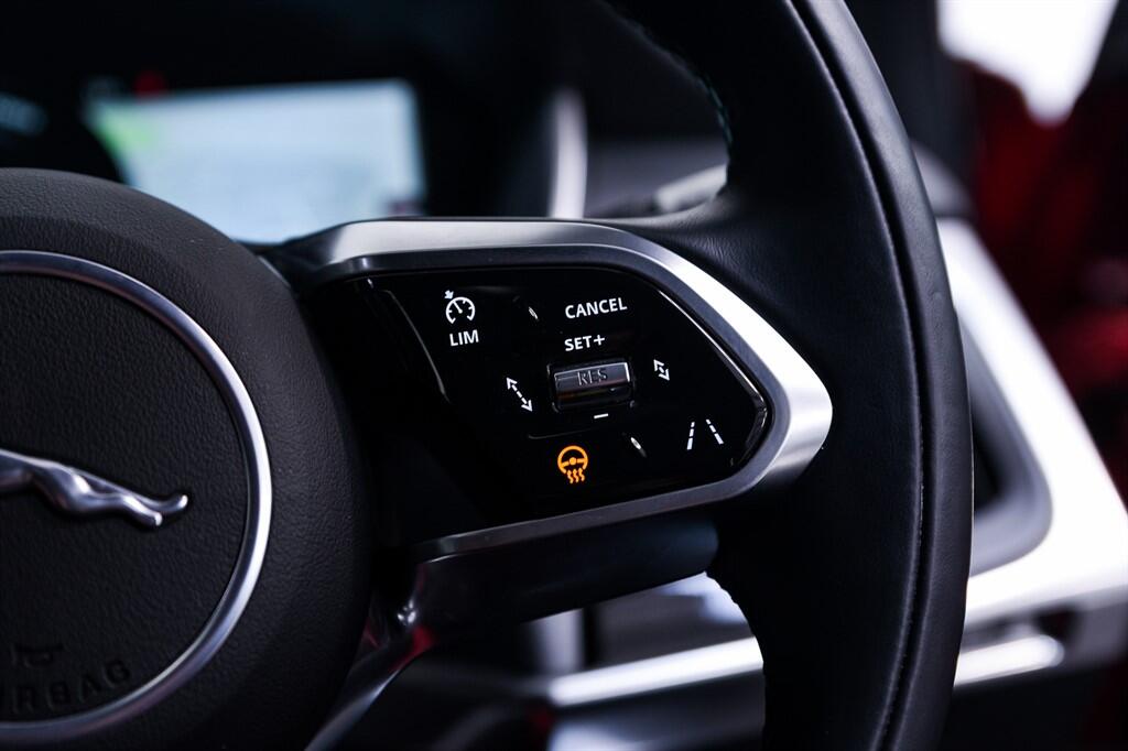 Jaguar I-Pace - Image 29