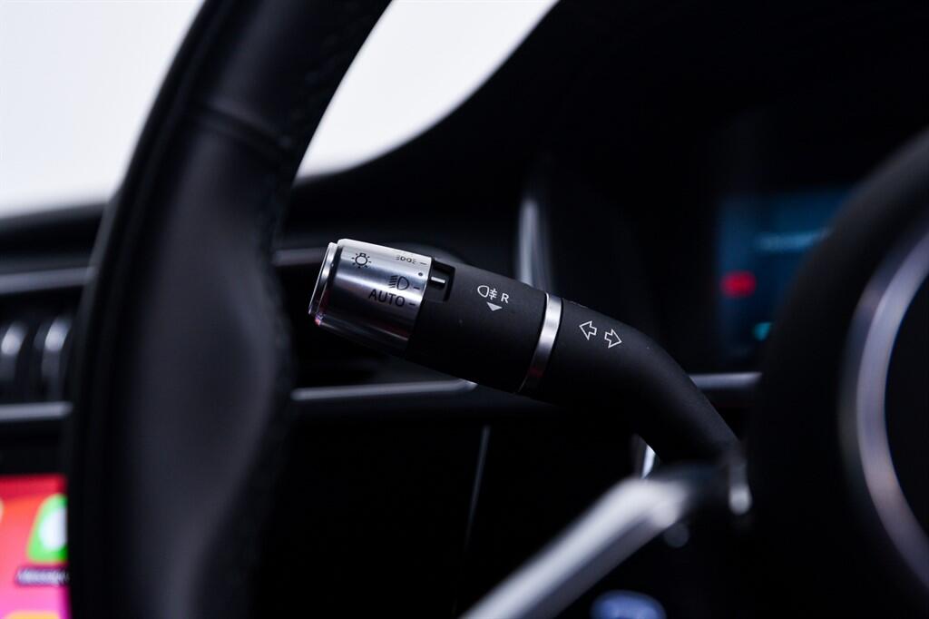 Jaguar I-Pace - Image 30