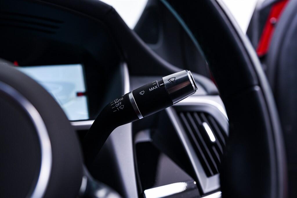 Jaguar I-Pace - Image 31