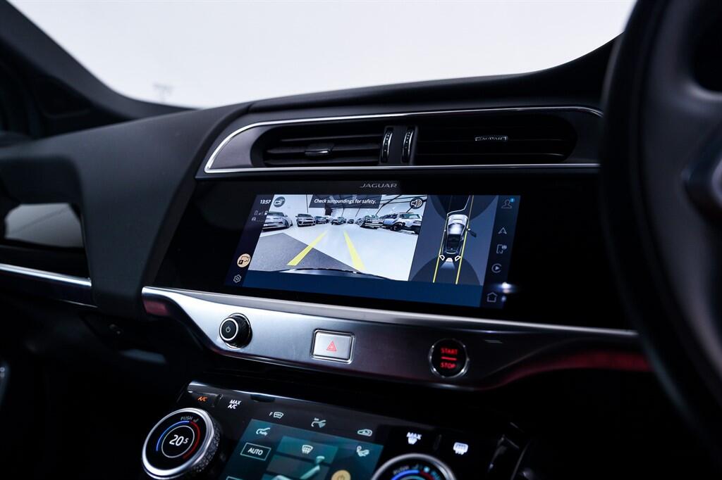 Jaguar I-Pace - Image 32