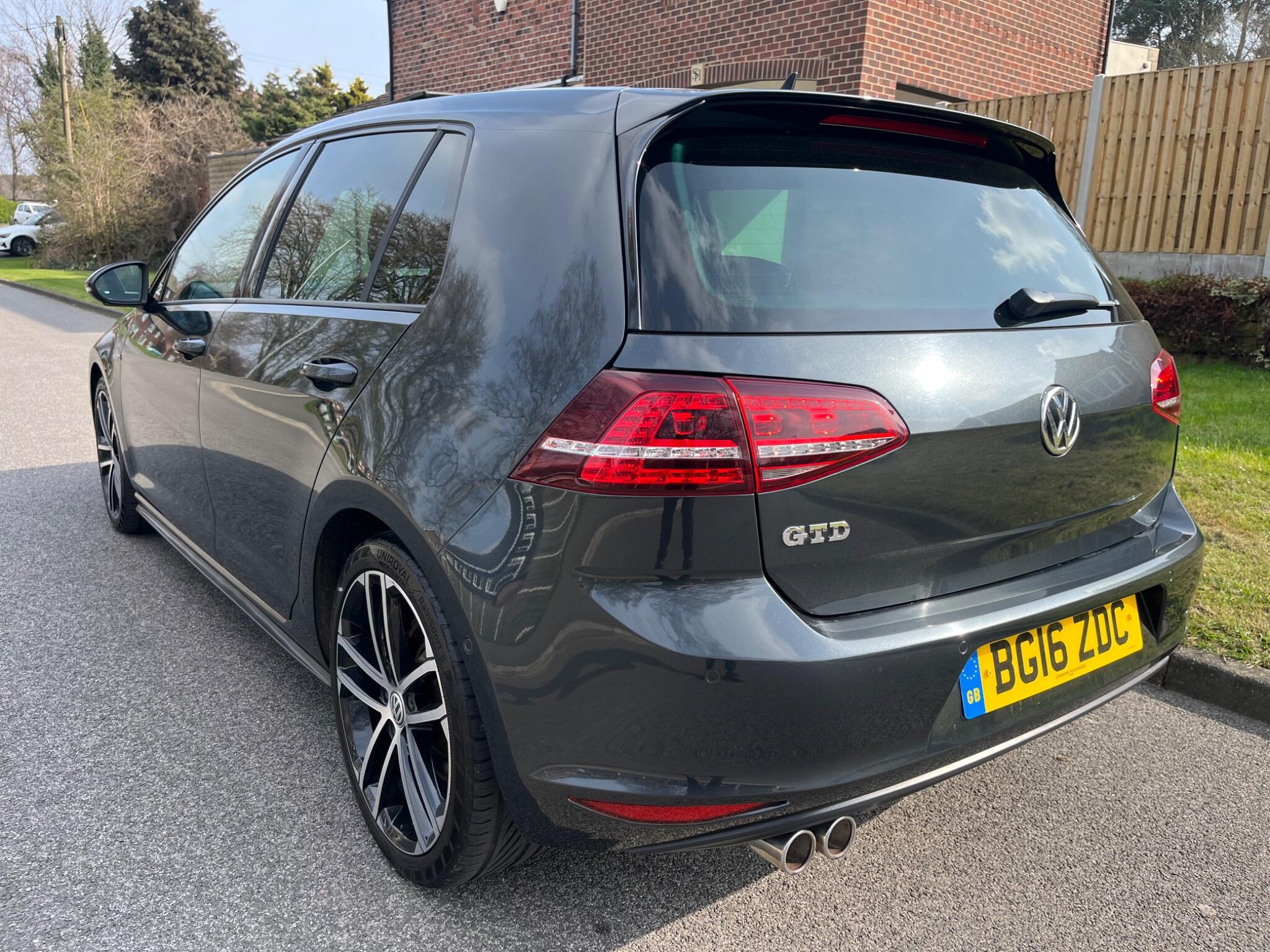 Volkswagen Golf - Image 8