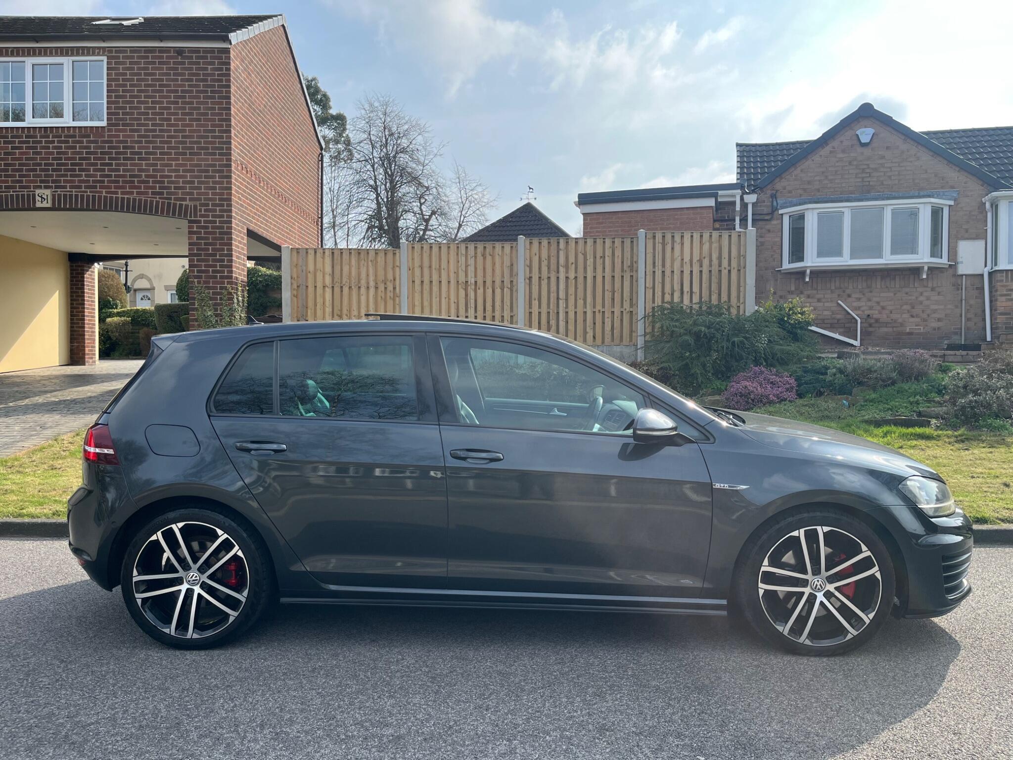 Volkswagen Golf - Image 9