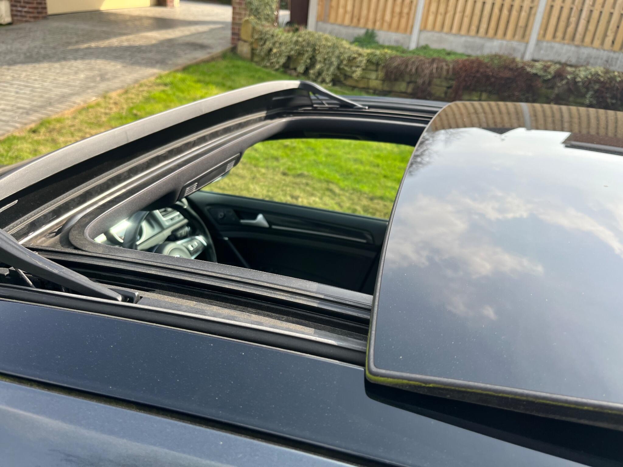 Volkswagen Golf - Image 12