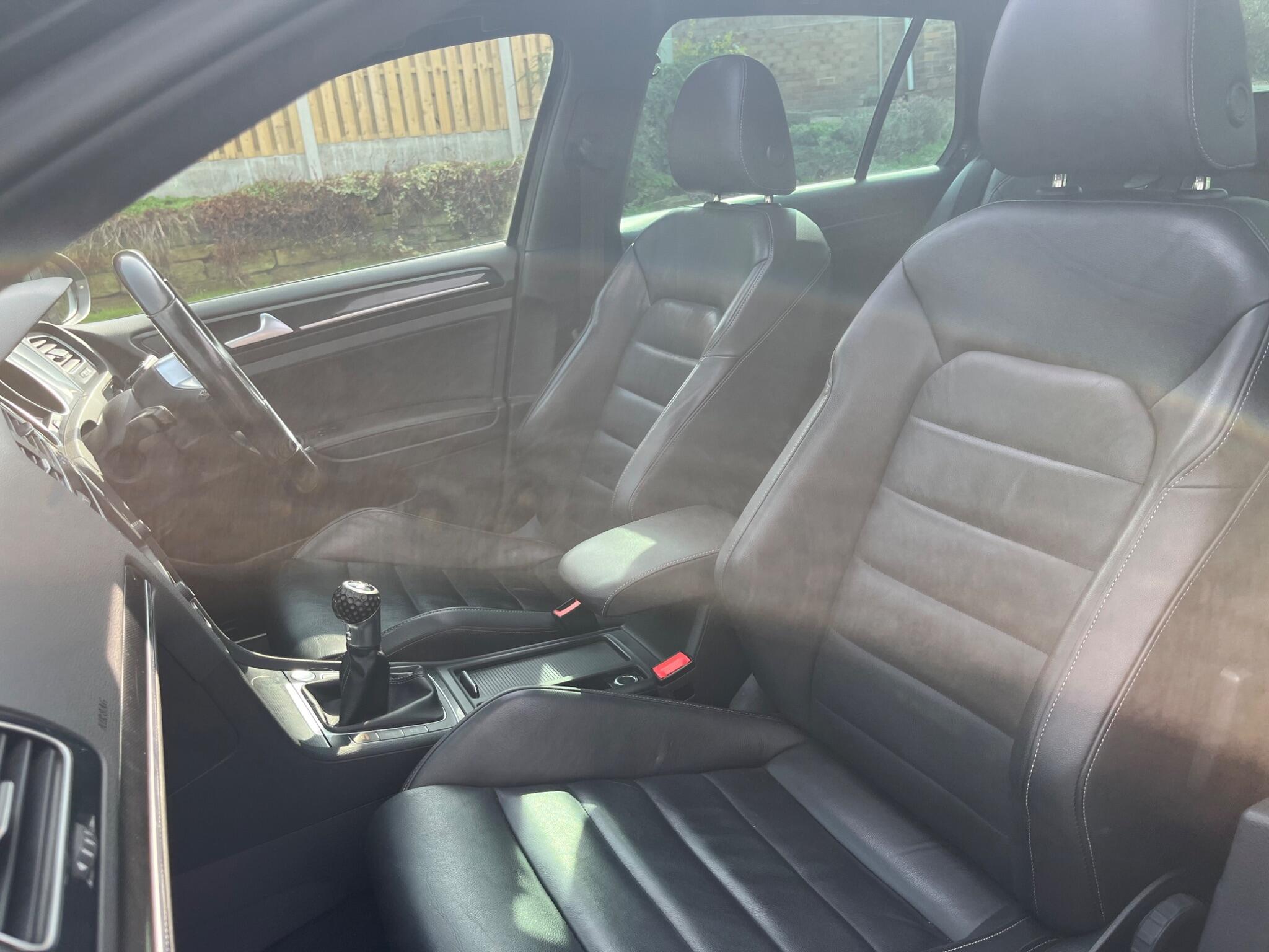 Volkswagen Golf - Image 14