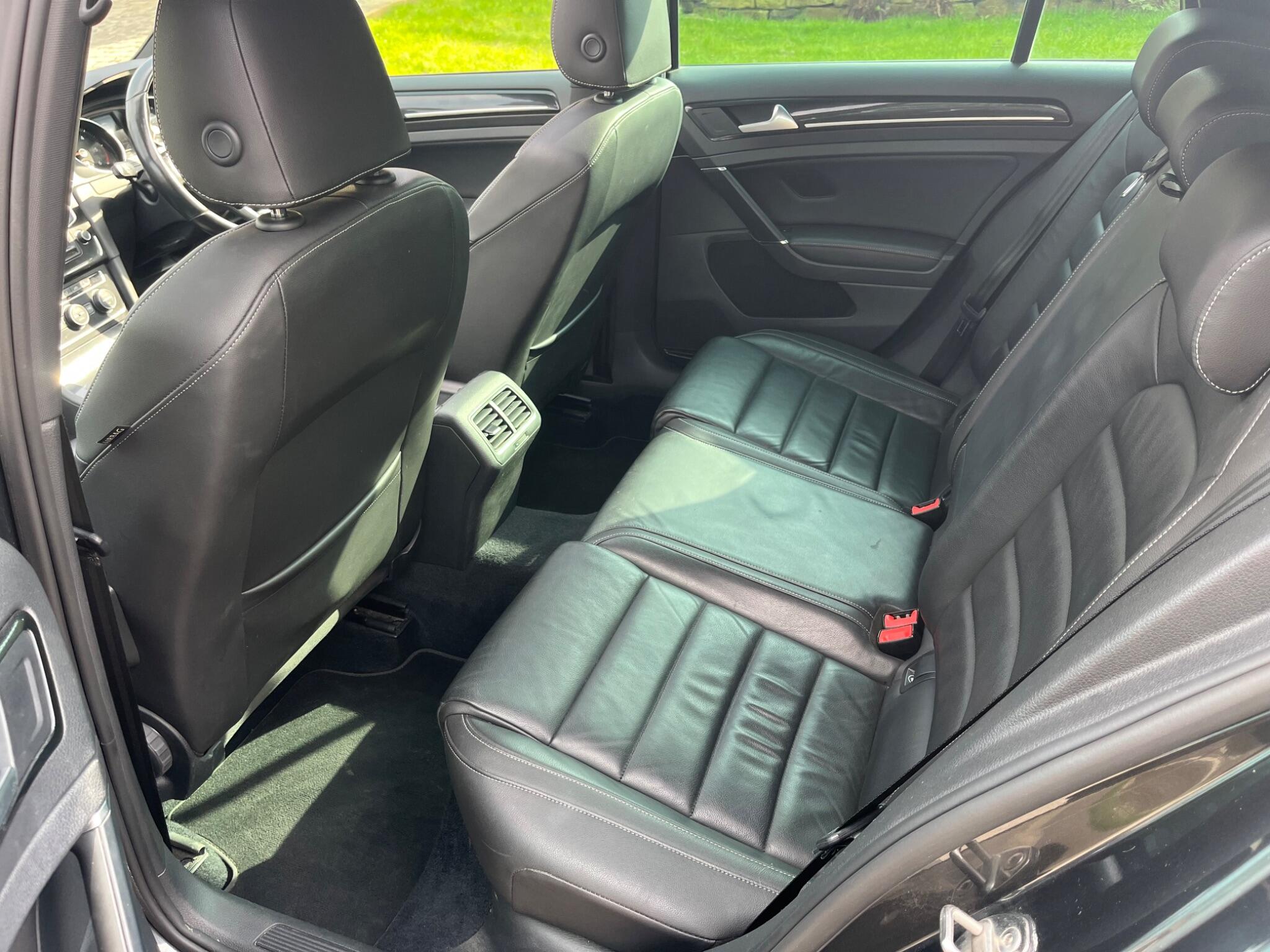 Volkswagen Golf - Image 18