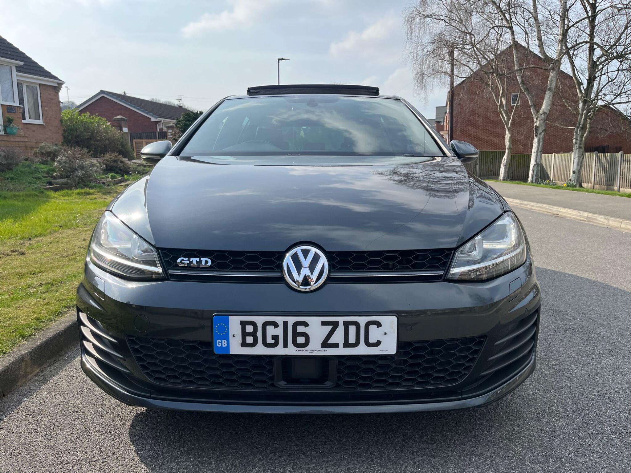 Volkswagen Golf - Image 20