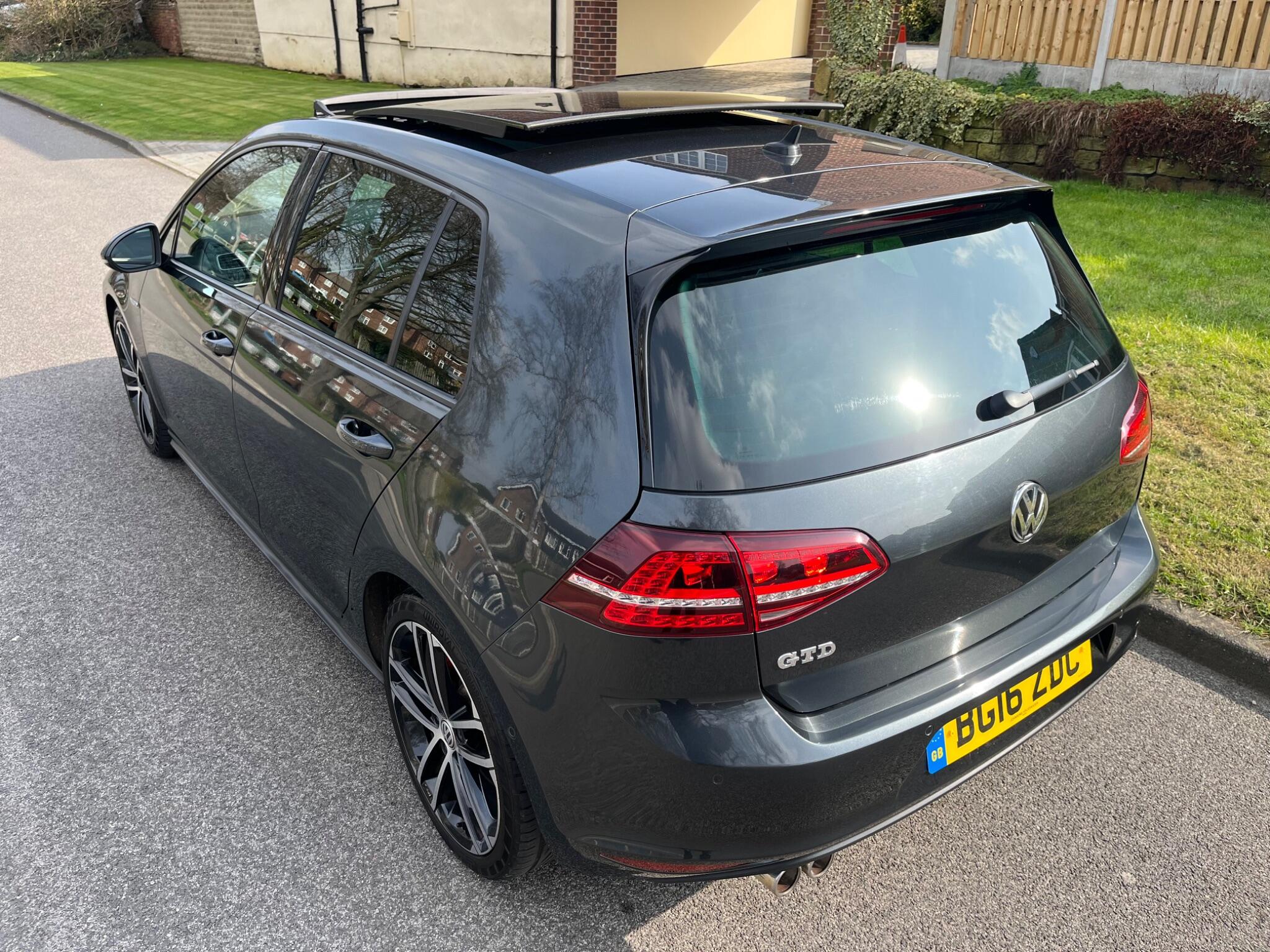 Volkswagen Golf - Image 22