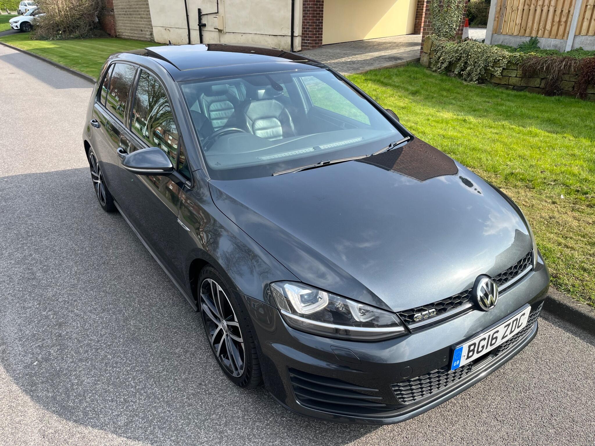 Volkswagen Golf - Image 24