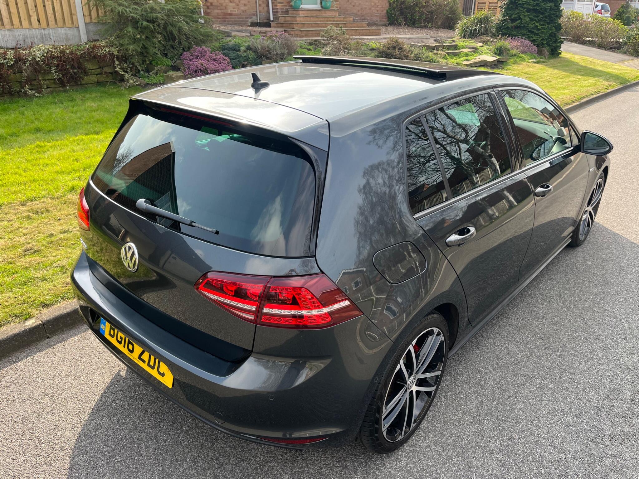 Volkswagen Golf - Image 25