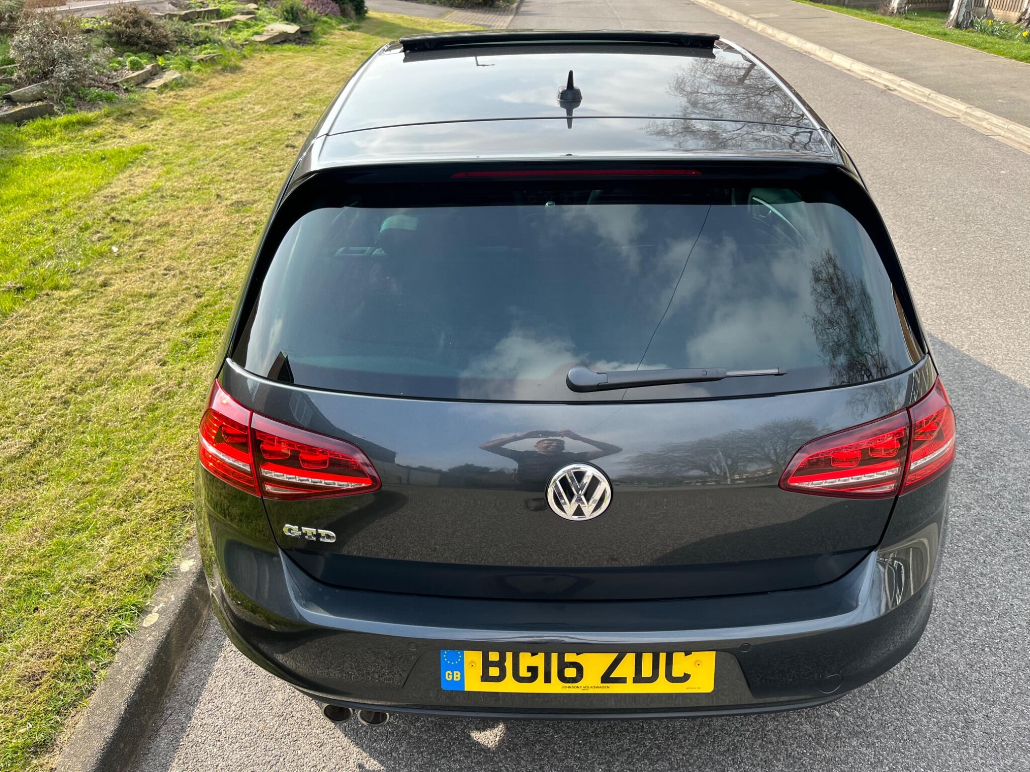 Volkswagen Golf - Image 26