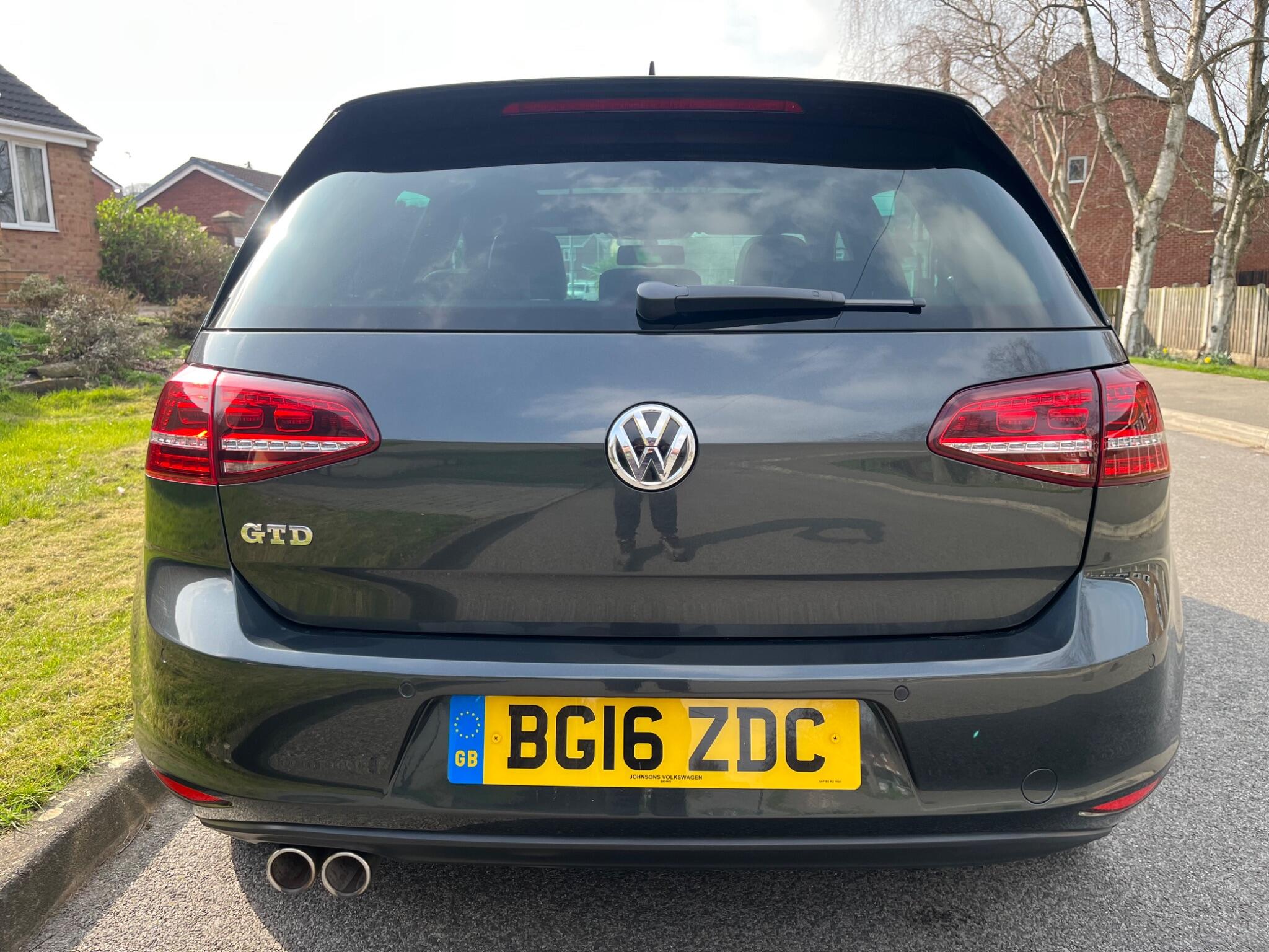 Volkswagen Golf - Image 27