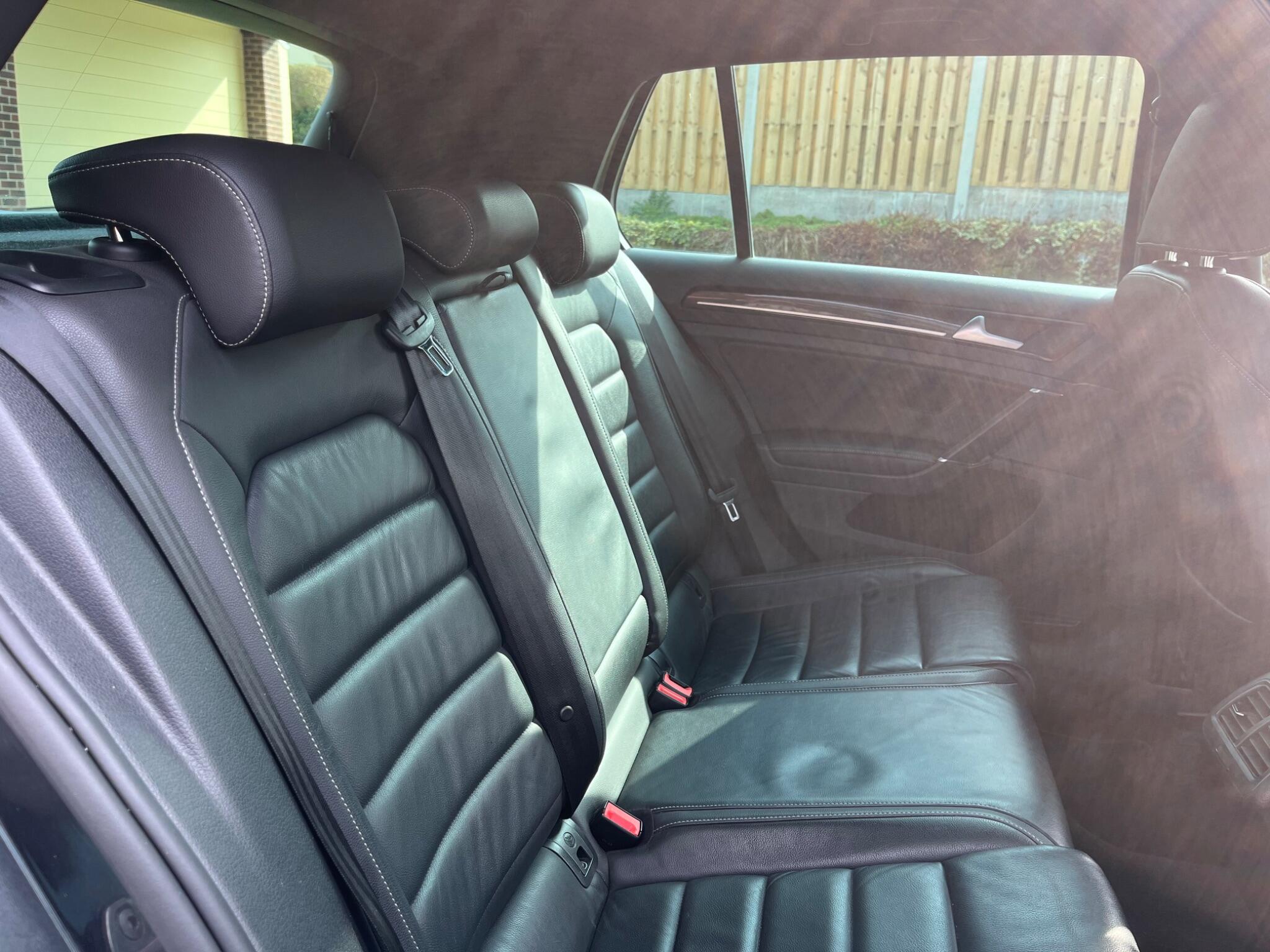 Volkswagen Golf - Image 30