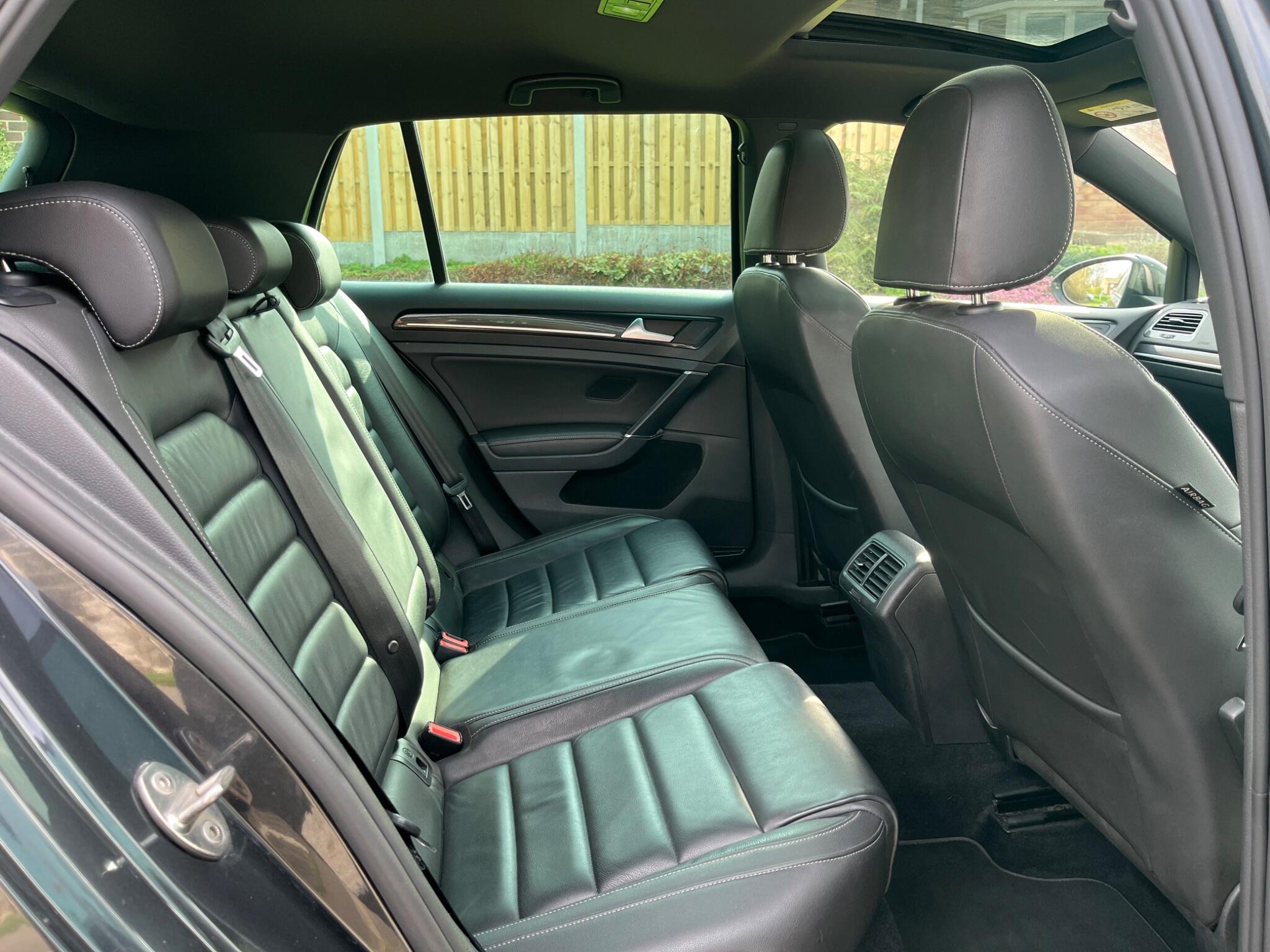 Volkswagen Golf - Image 31