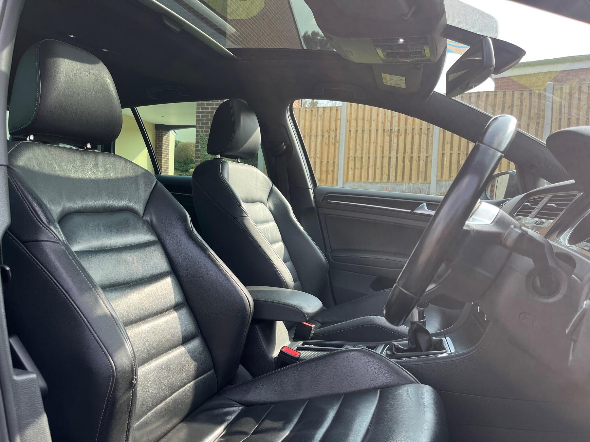 Volkswagen Golf - Image 32