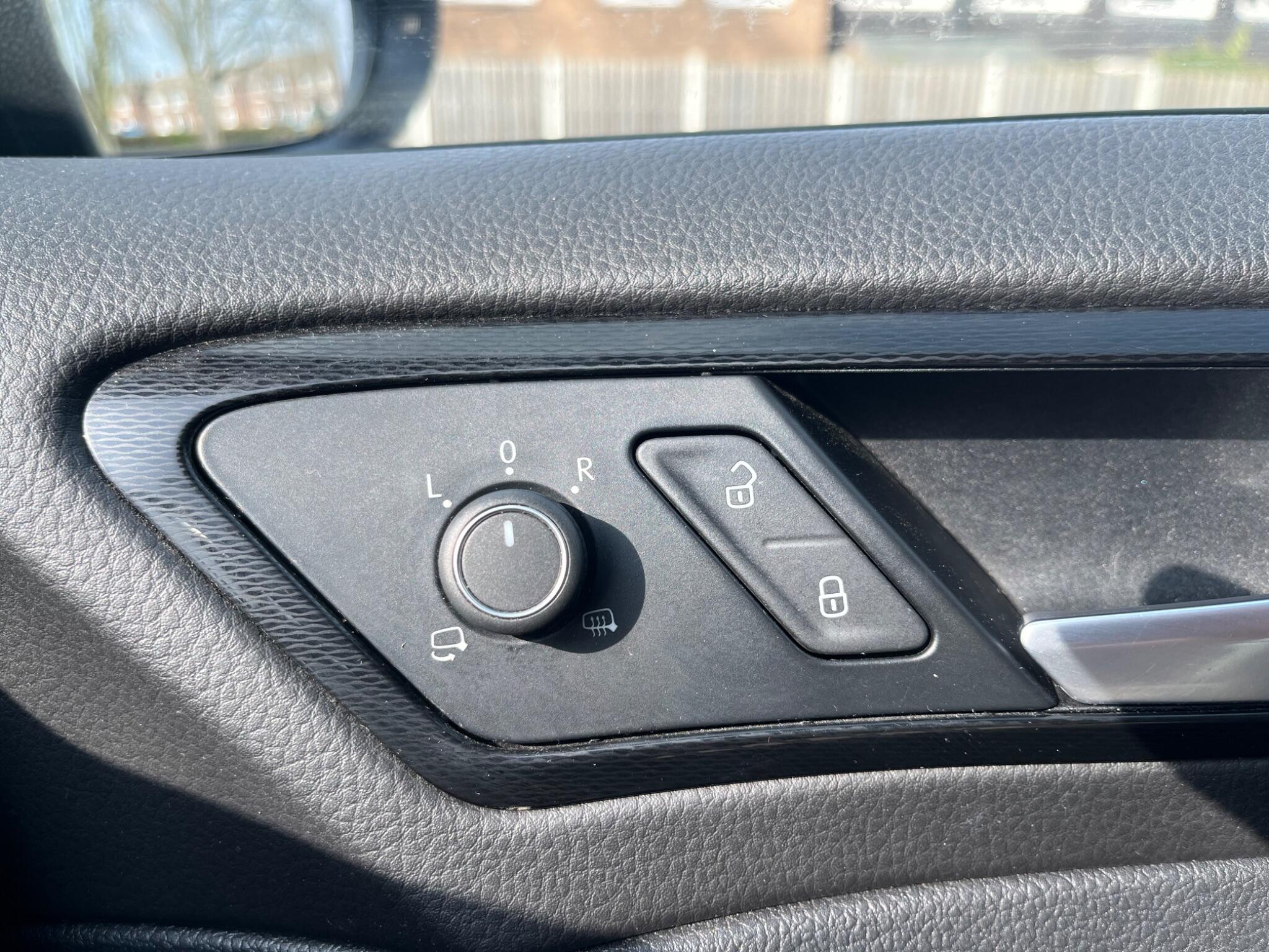 Volkswagen Golf - Image 37