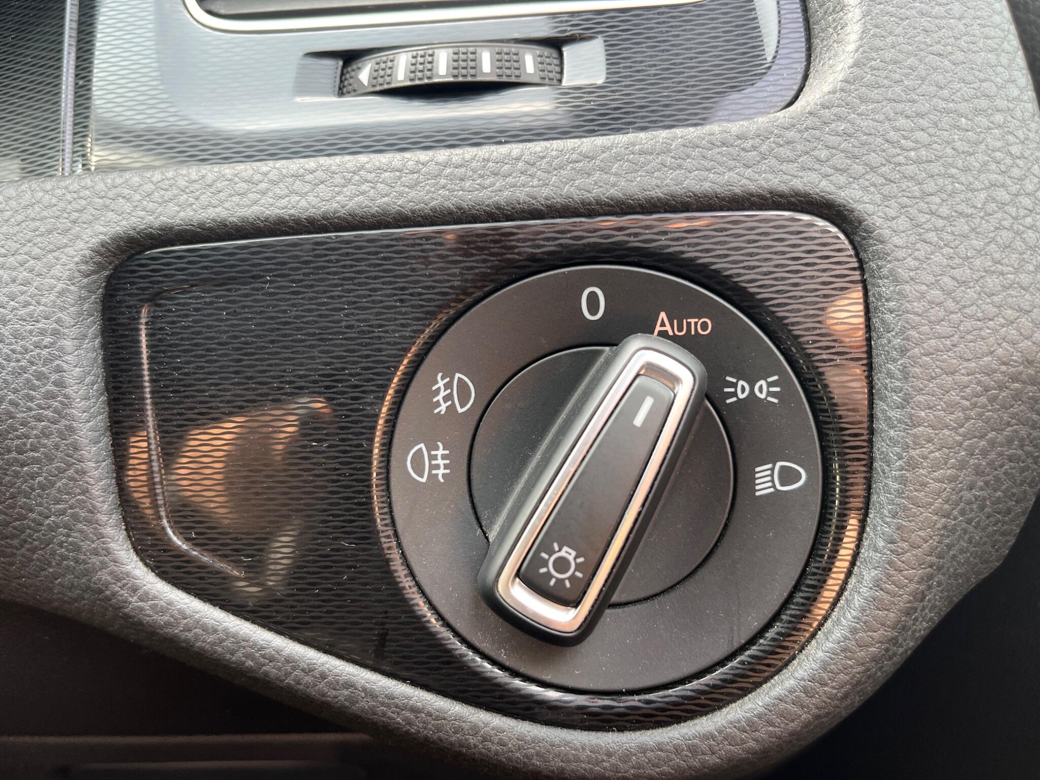 Volkswagen Golf - Image 38