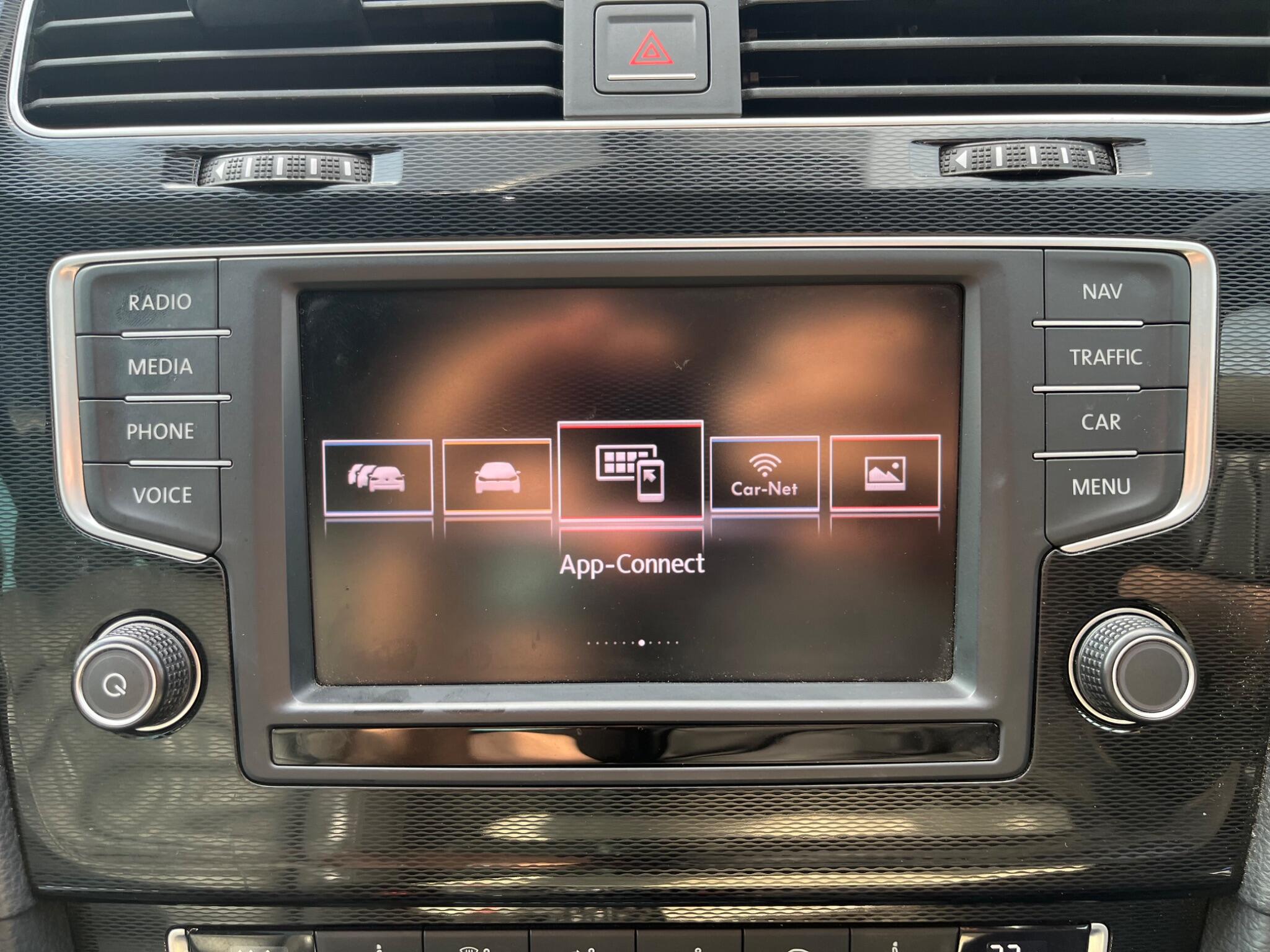 Volkswagen Golf - Image 45