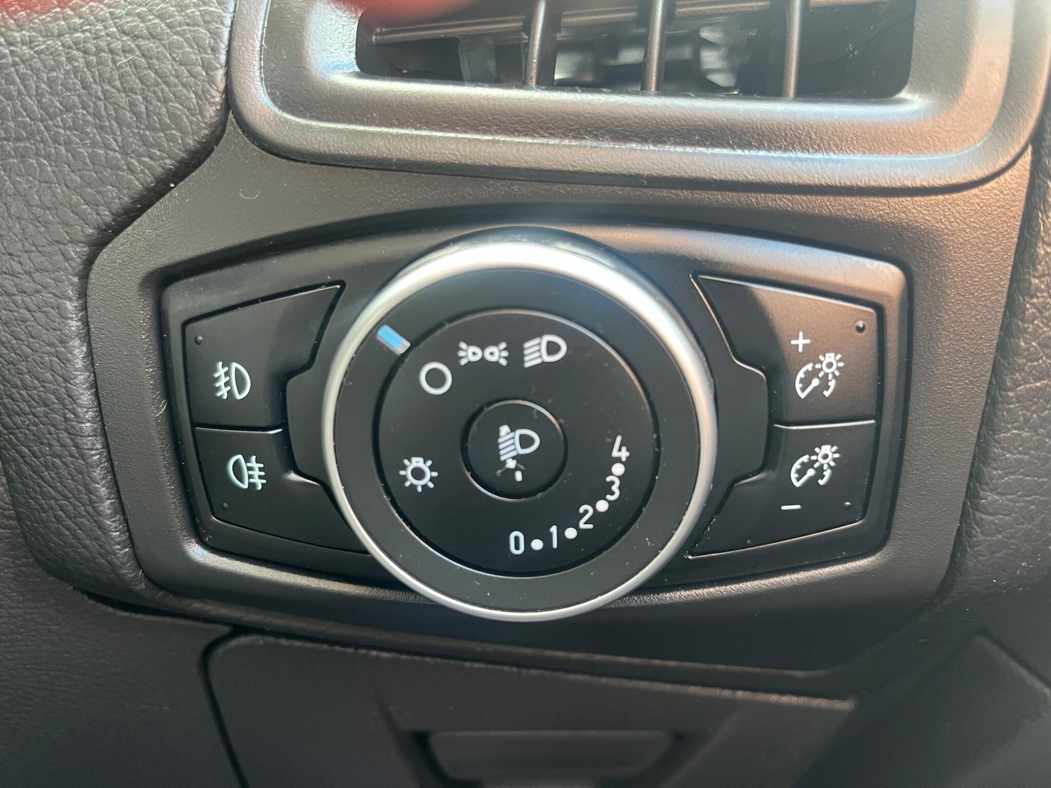 Ford Focus - Image 6