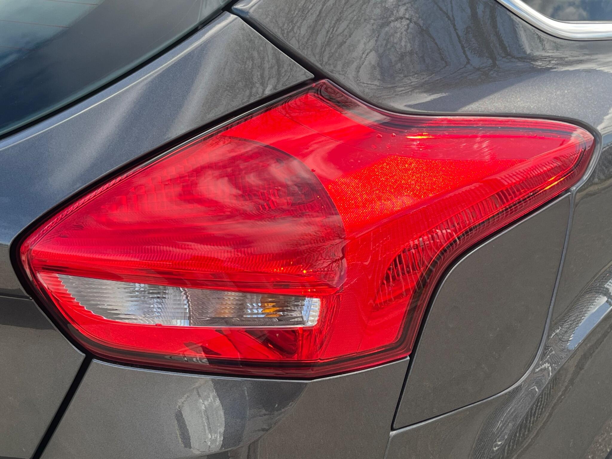 Ford Focus - Image 9