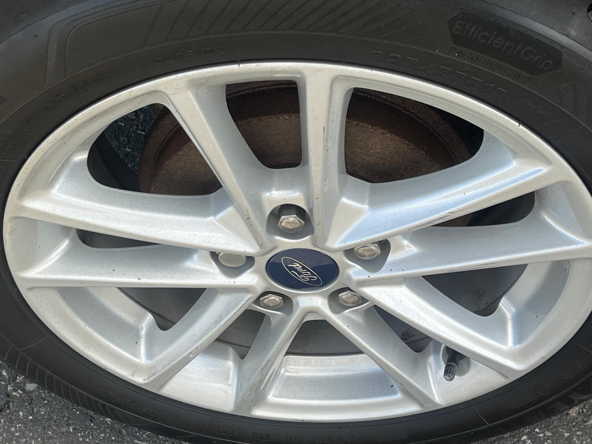 Ford Focus - Image 10