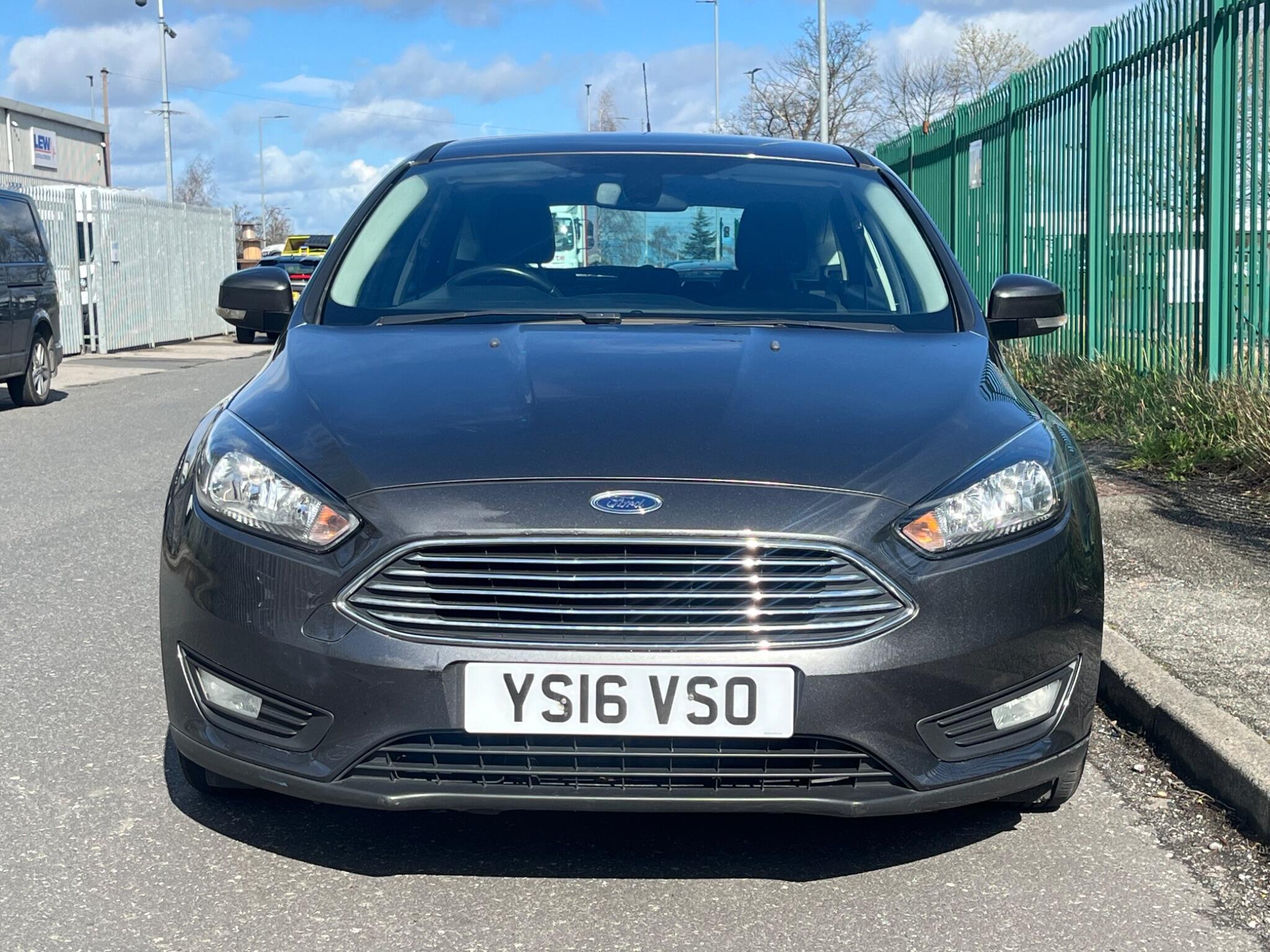 Ford Focus - Image 11