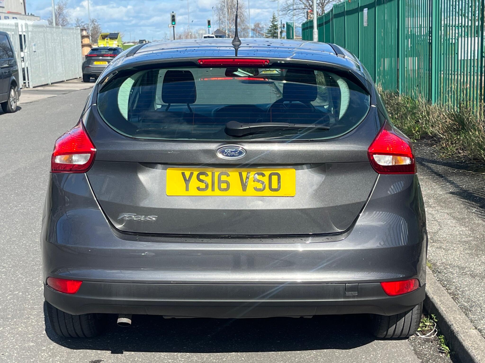Ford Focus - Image 12