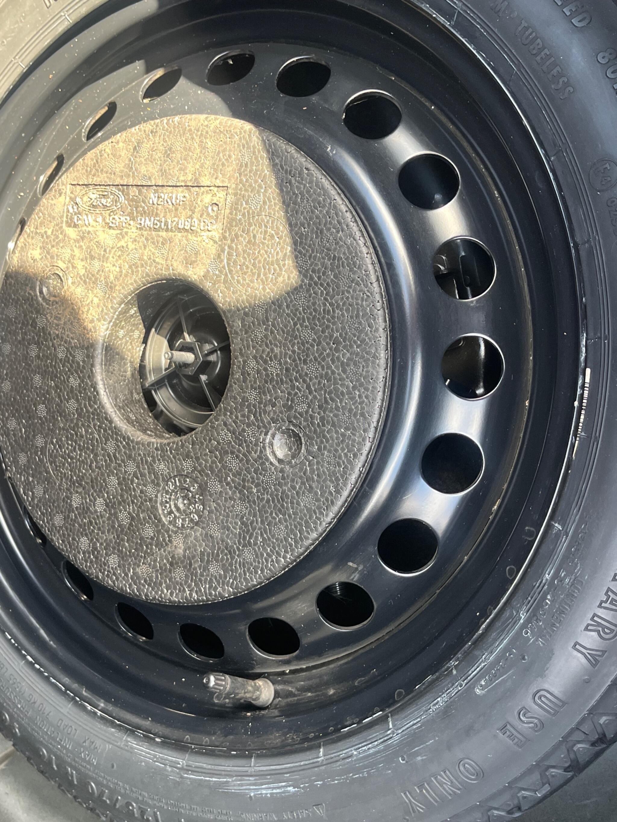 Ford Focus - Image 13