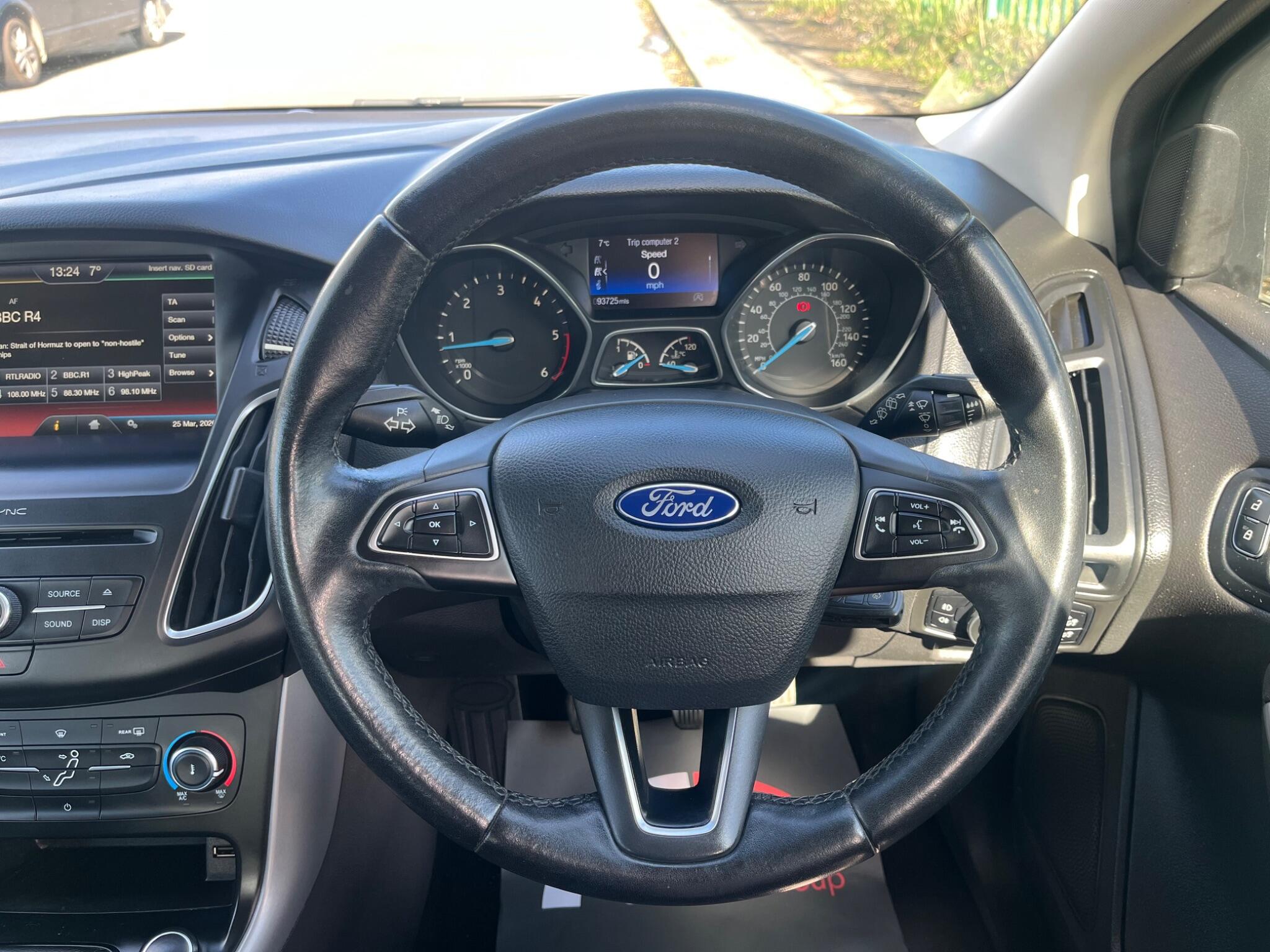 Ford Focus - Image 14