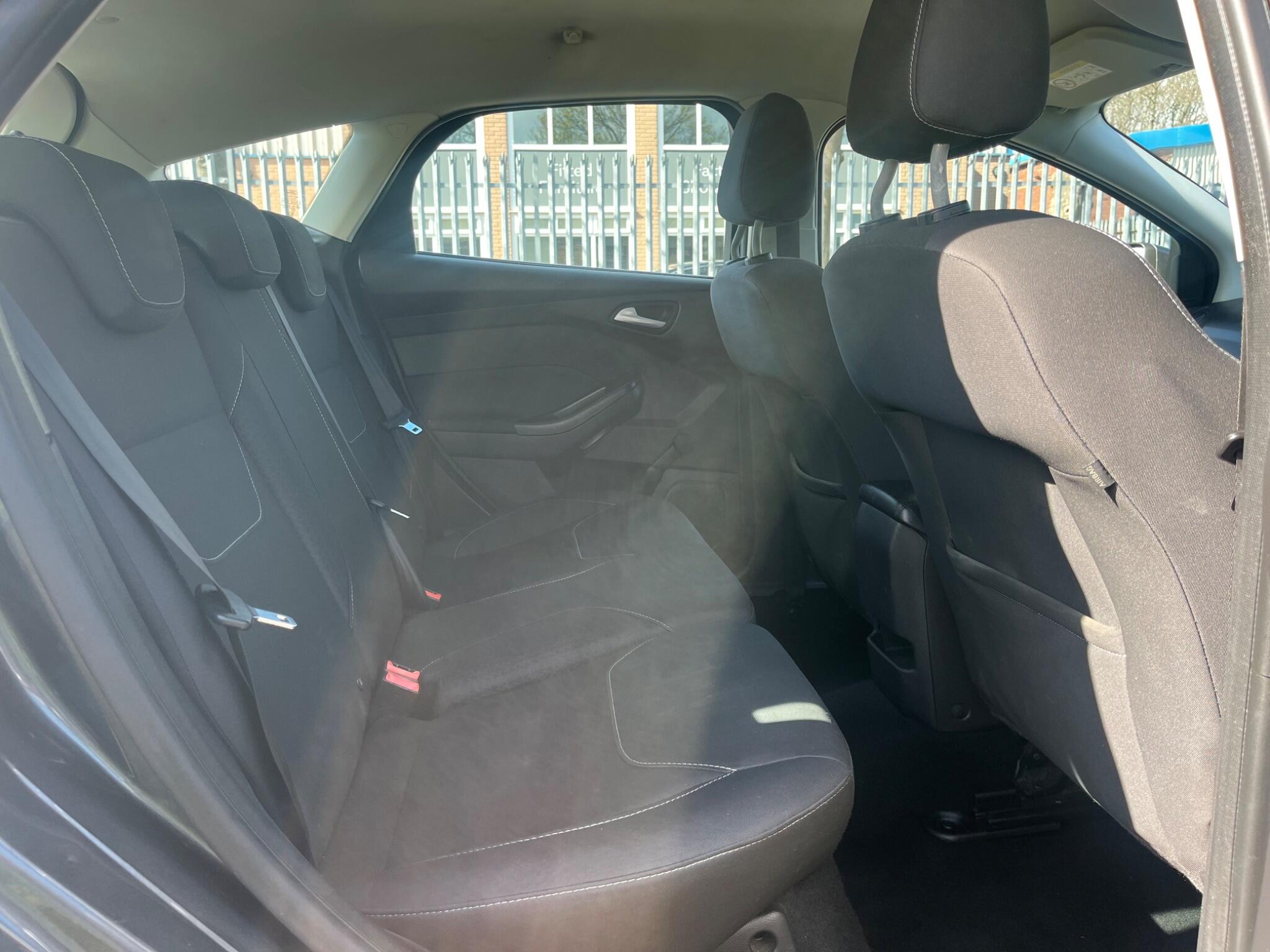 Ford Focus - Image 16