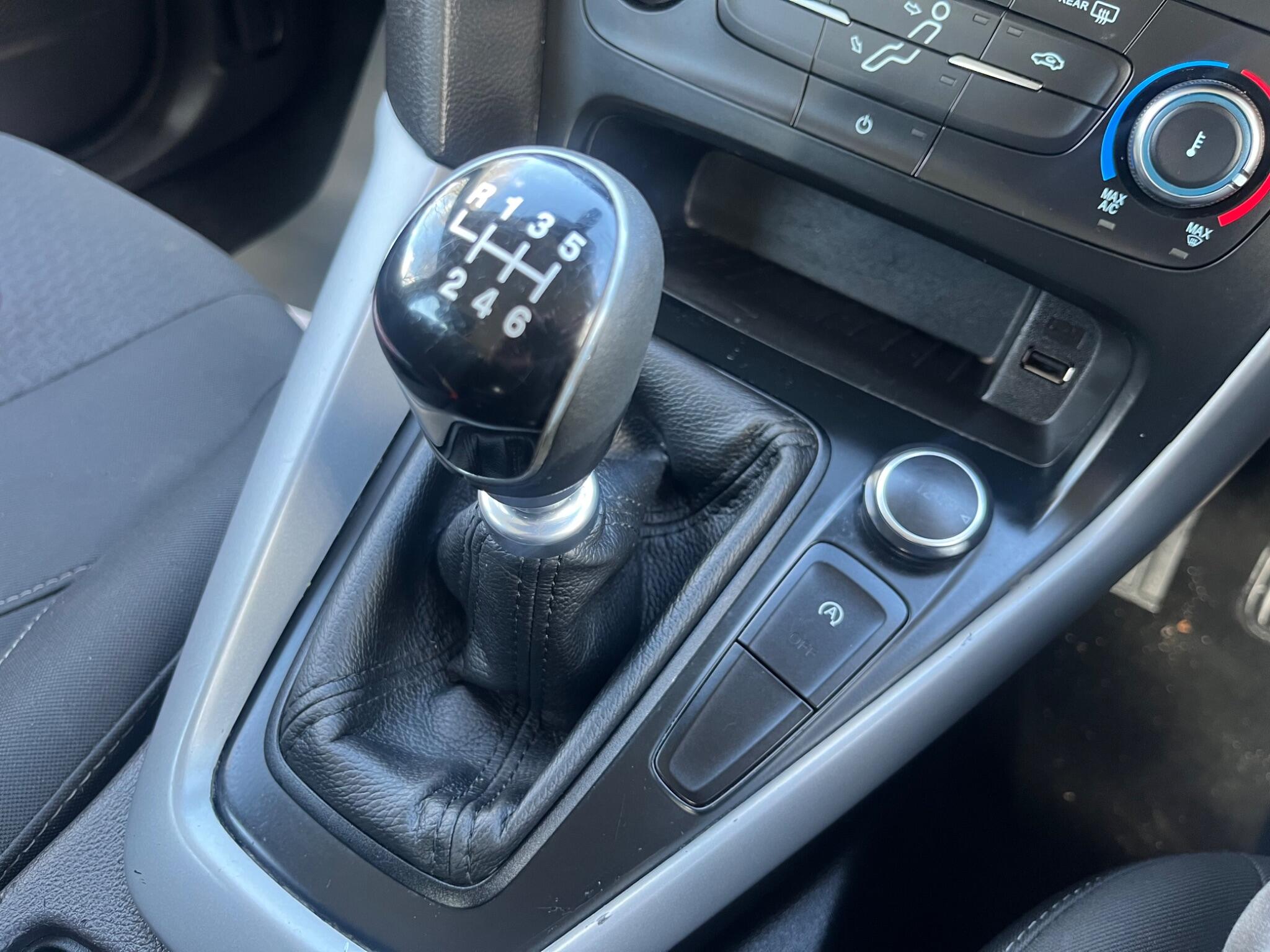 Ford Focus - Image 20