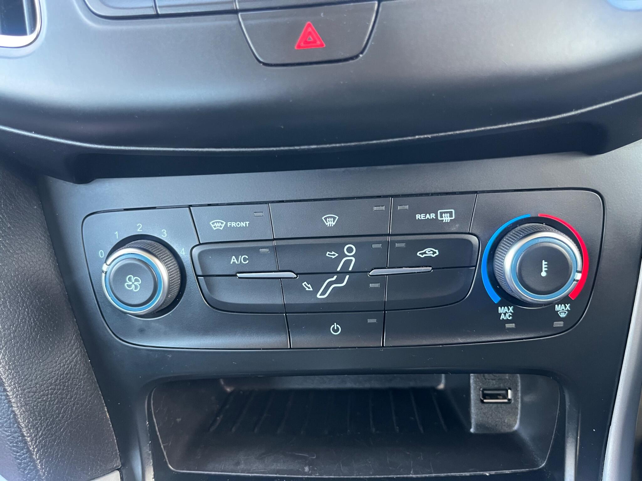 Ford Focus - Image 21