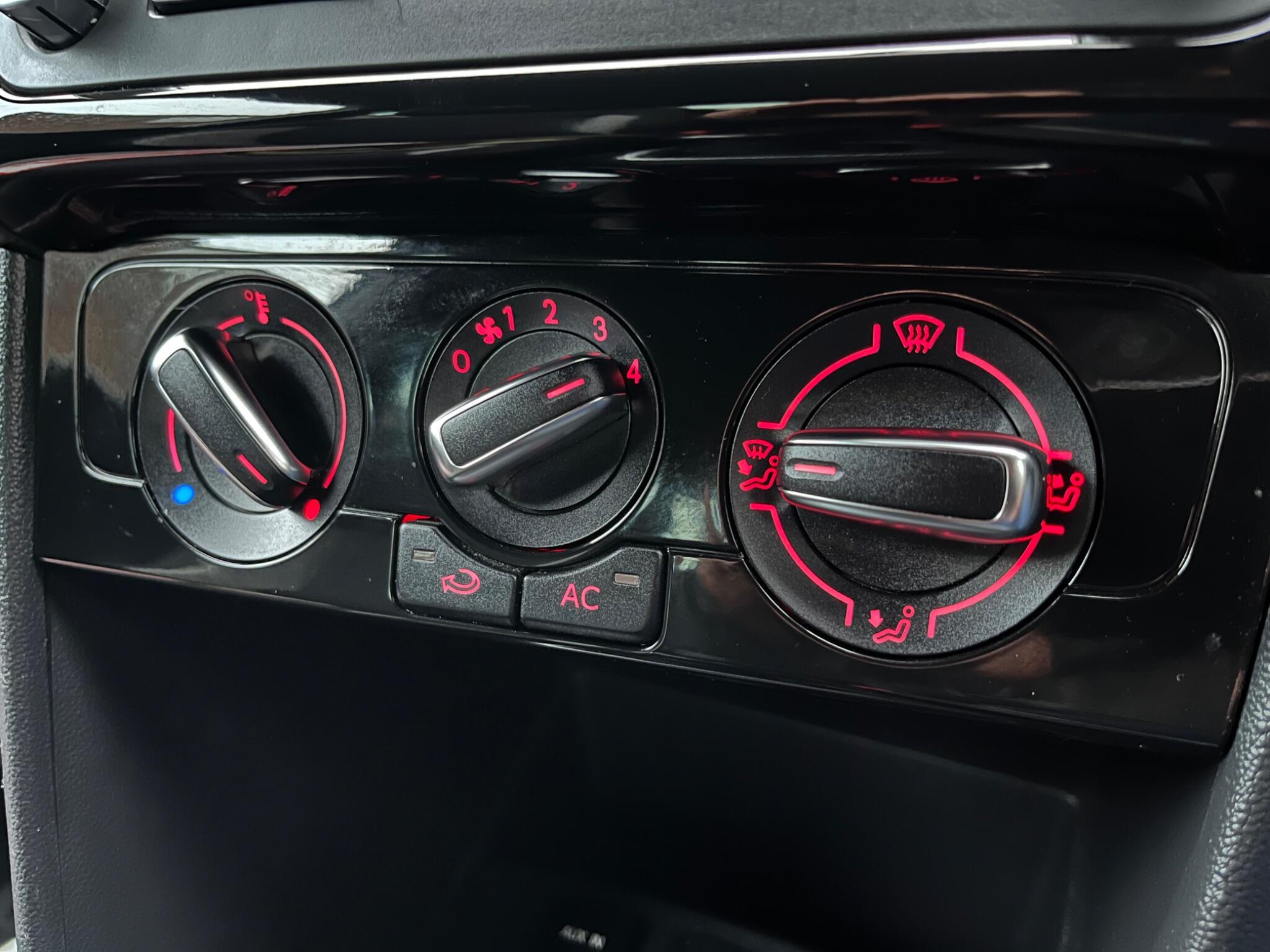 Volkswagen Polo - Image 35