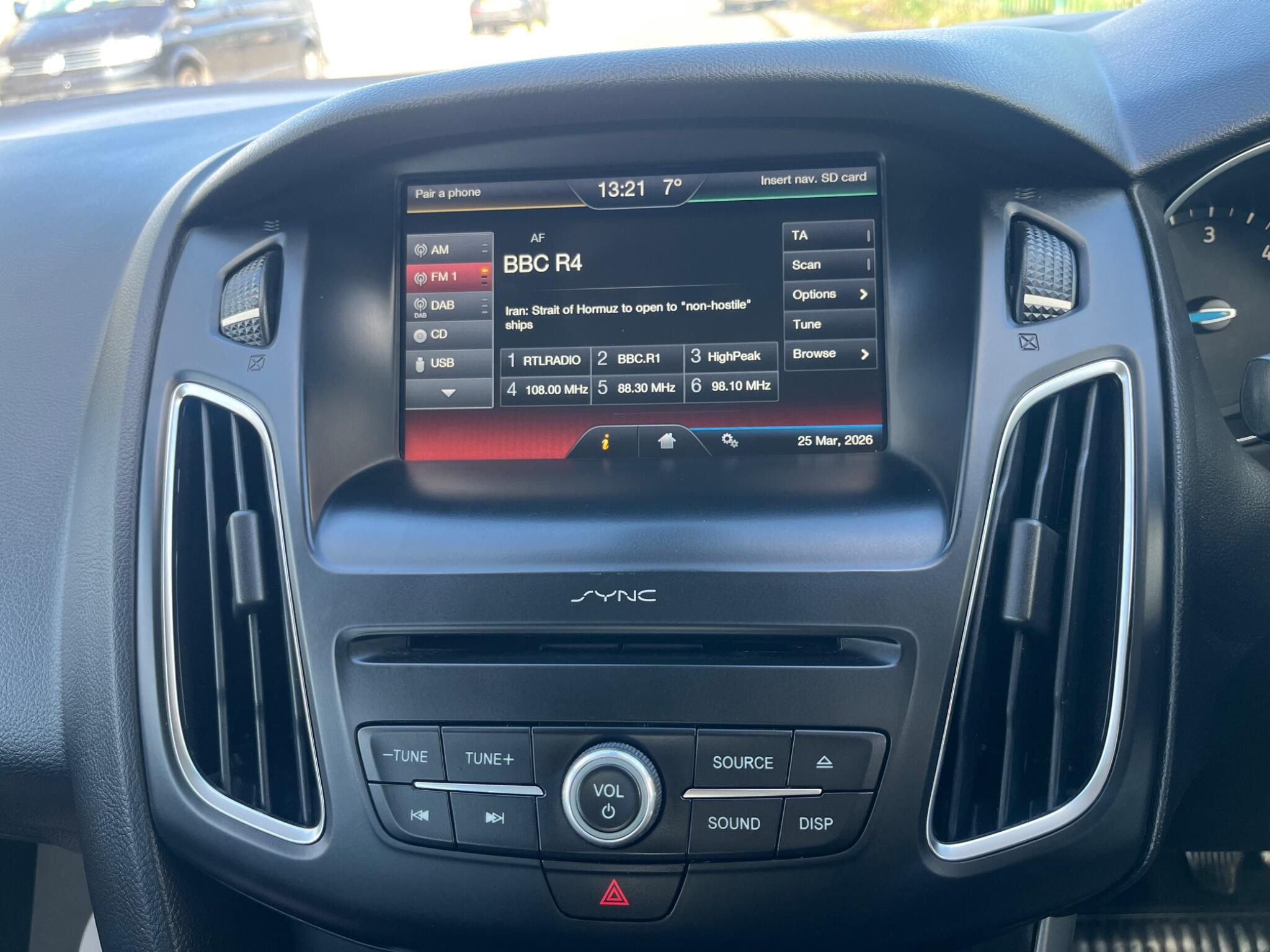 Ford Focus - Image 22