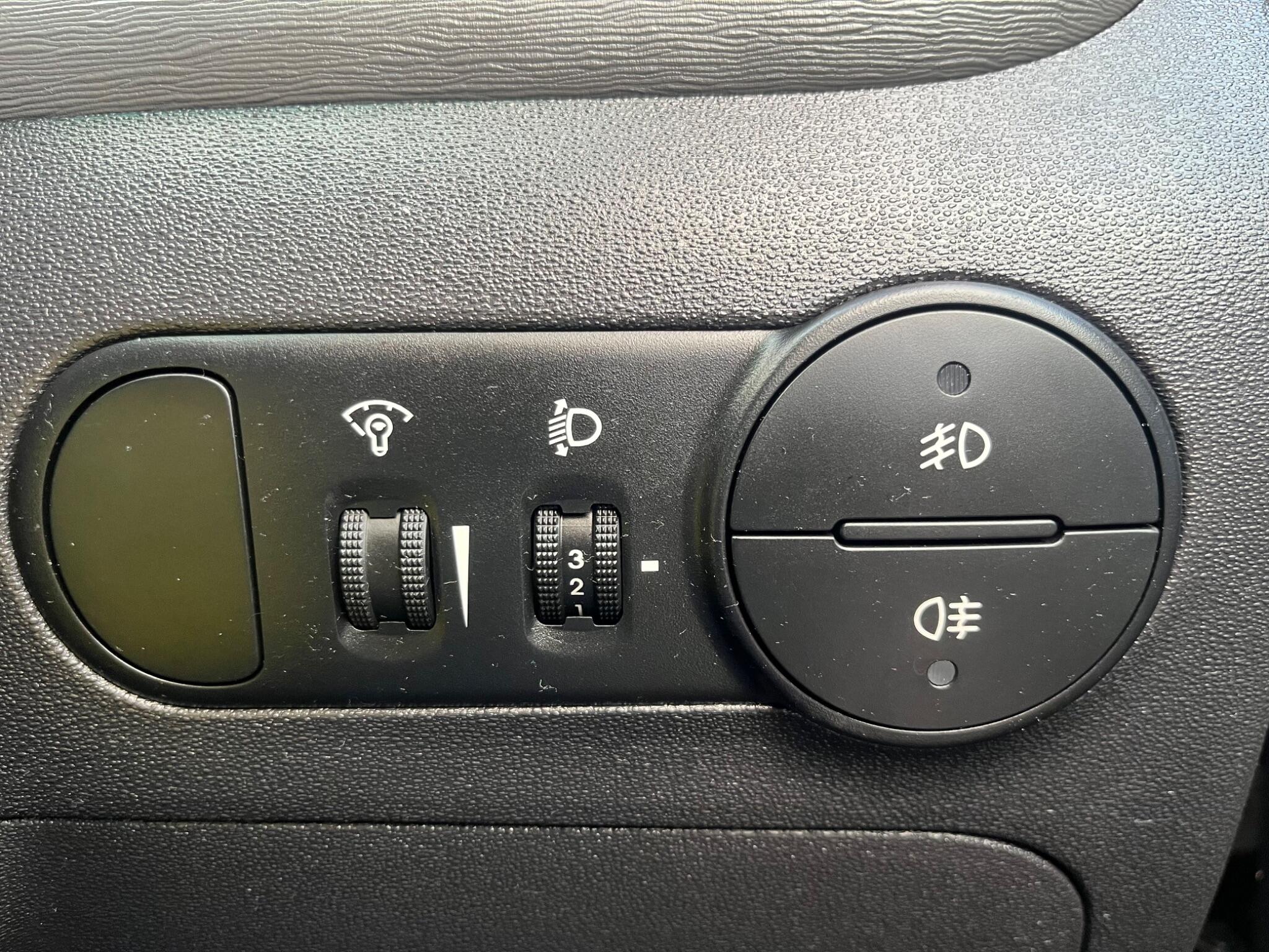 Hyundai i10 - Image 27