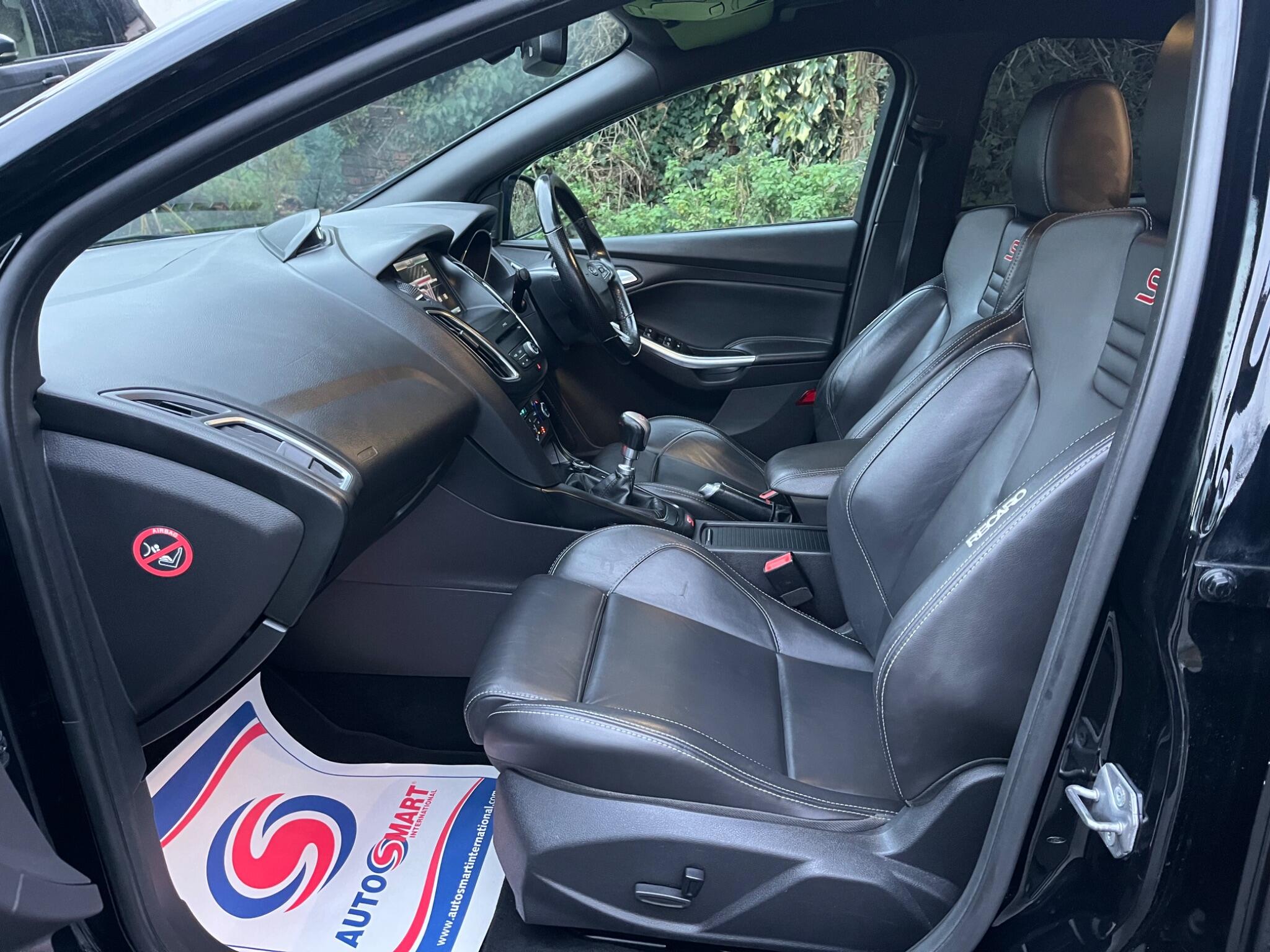 Ford Focus - Image 14