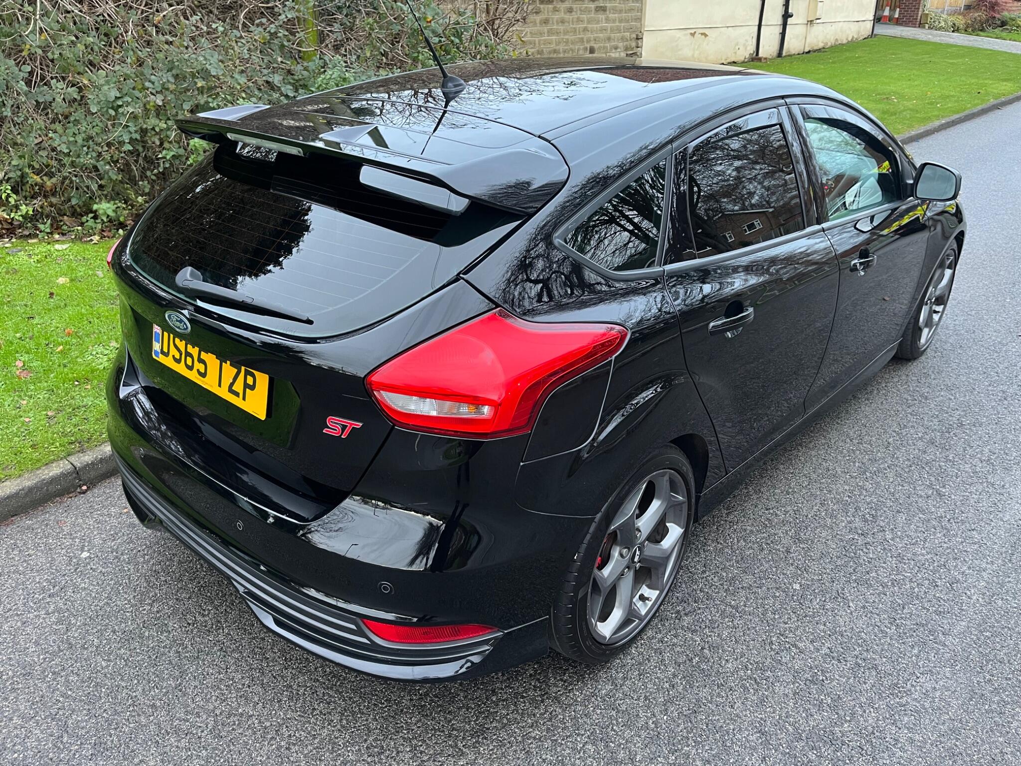 Ford Focus - Image 21