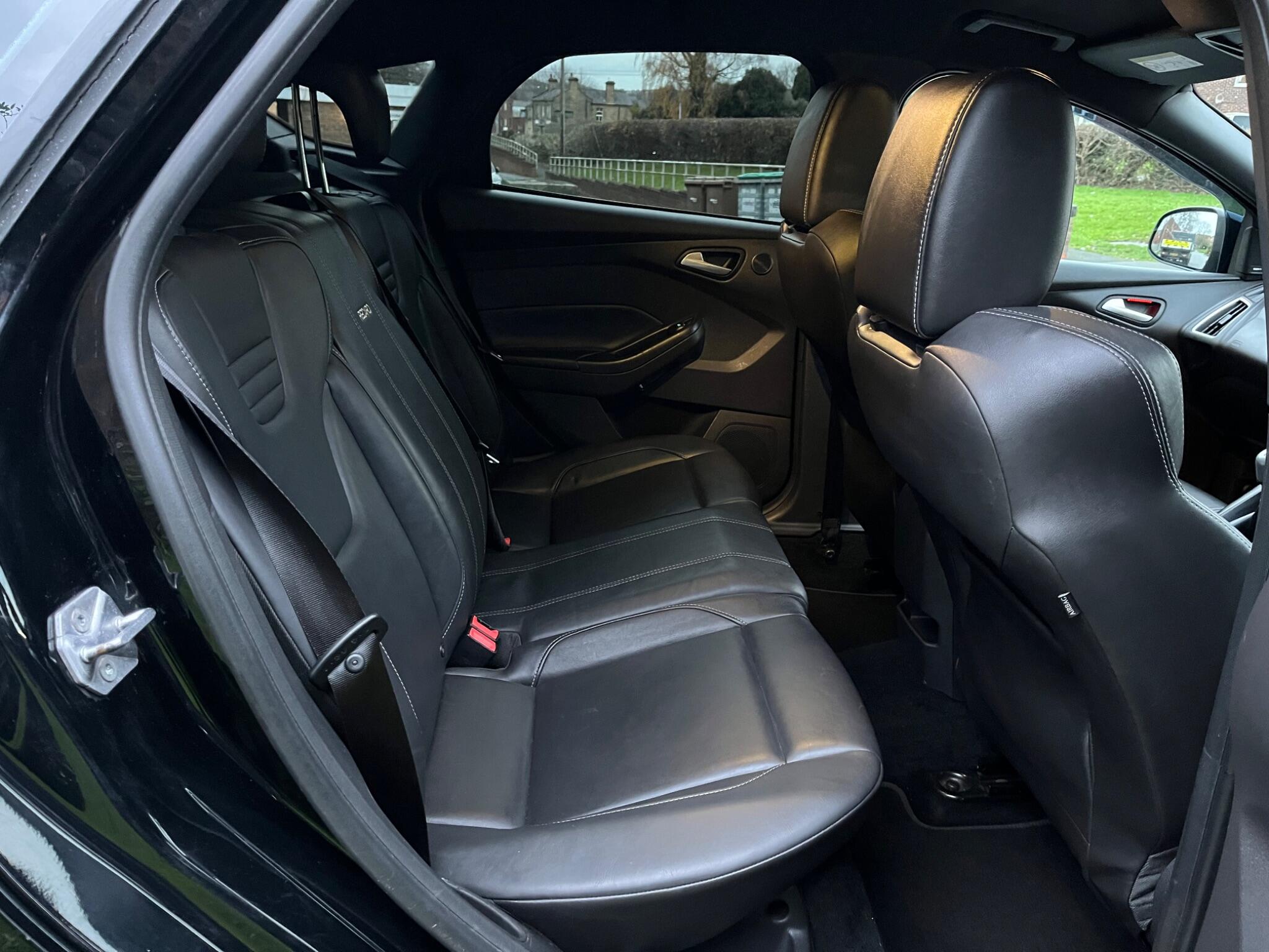 Ford Focus - Image 24