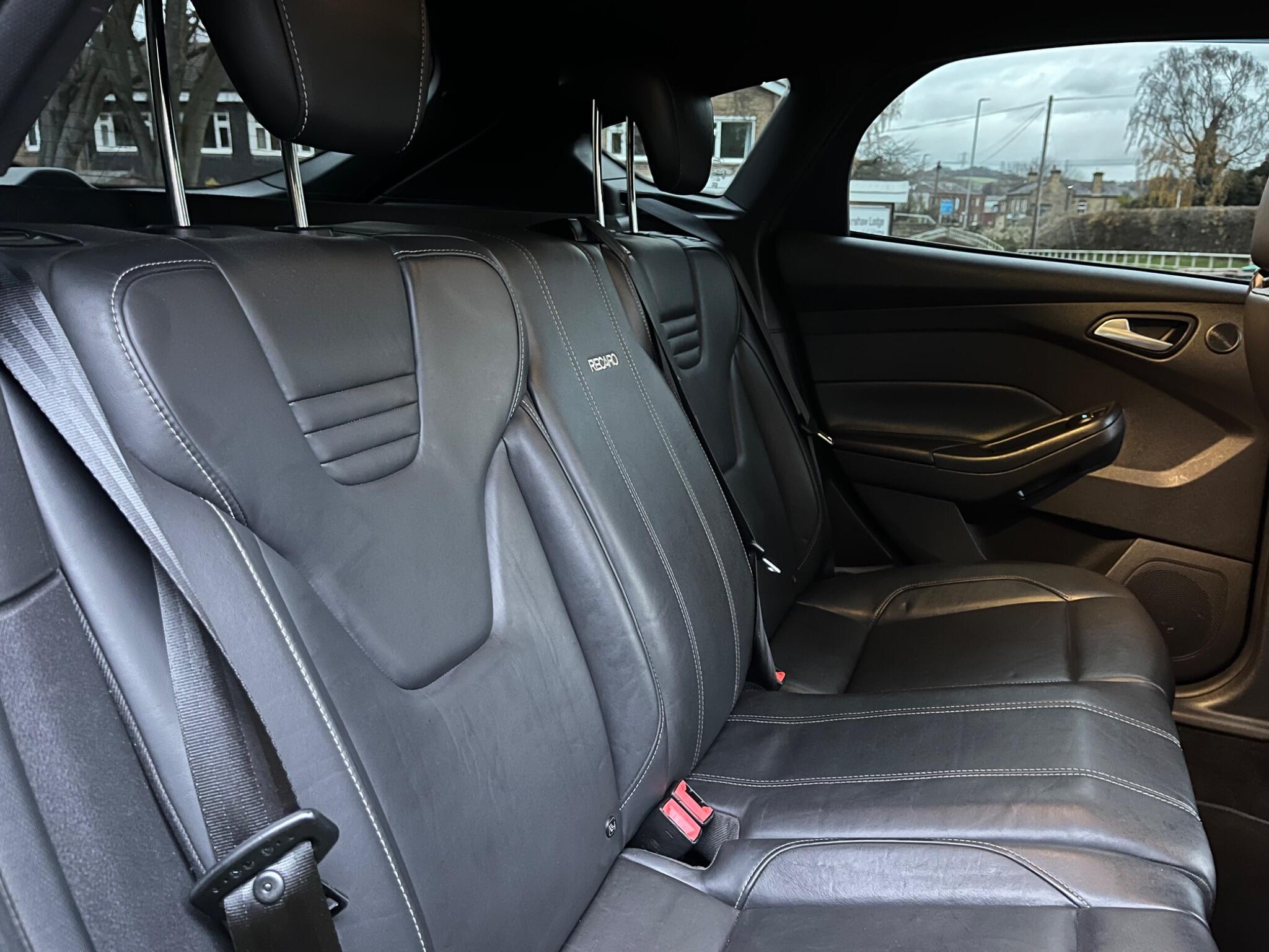 Ford Focus - Image 25