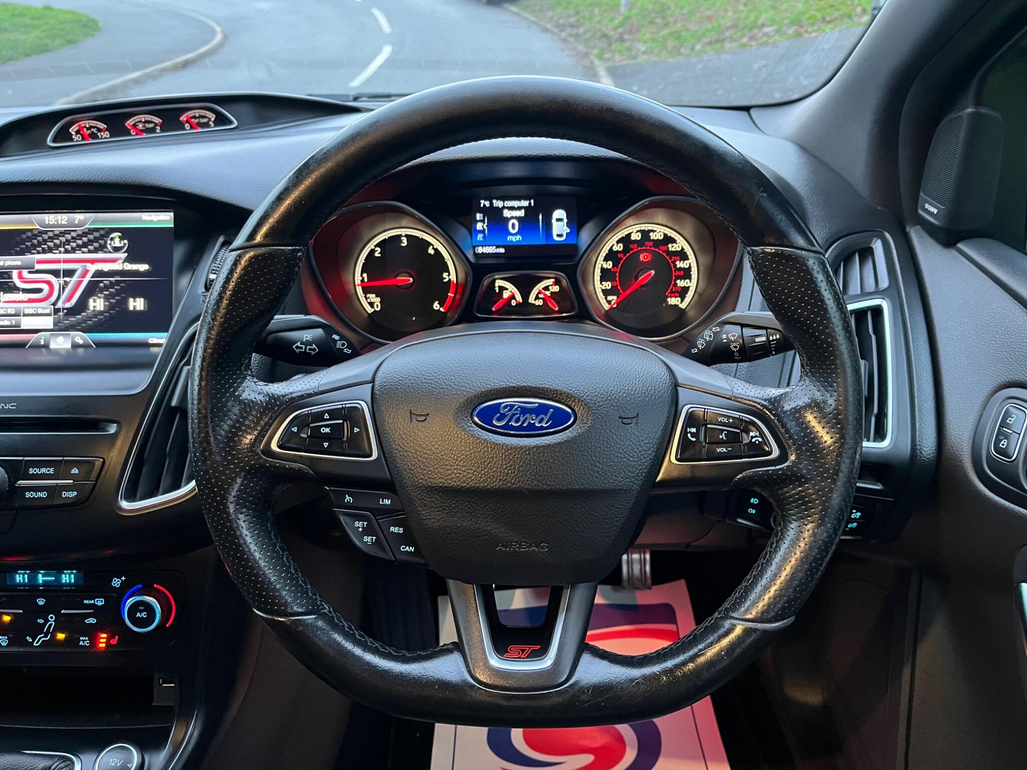 Ford Focus - Image 27