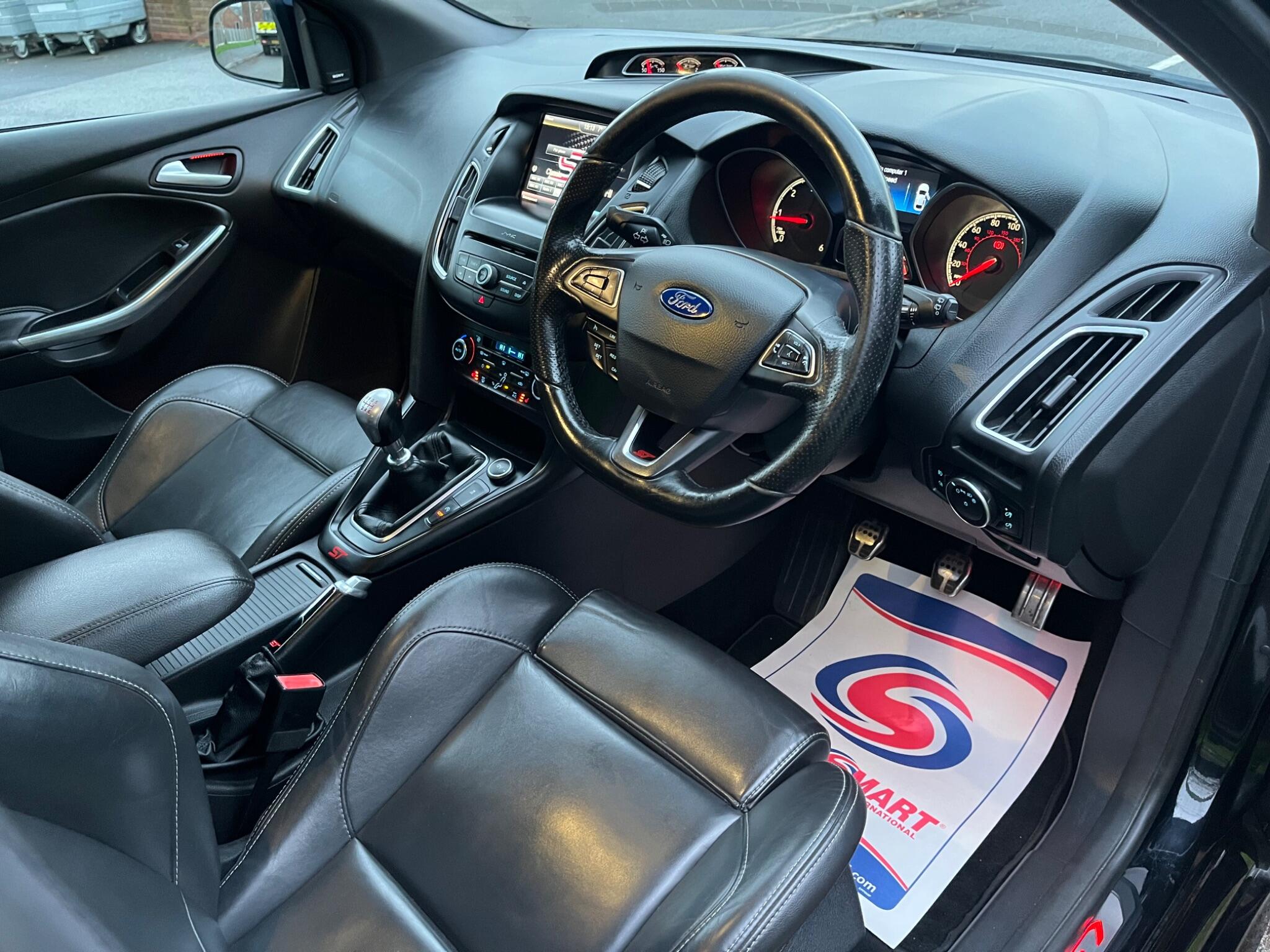 Ford Focus - Image 28