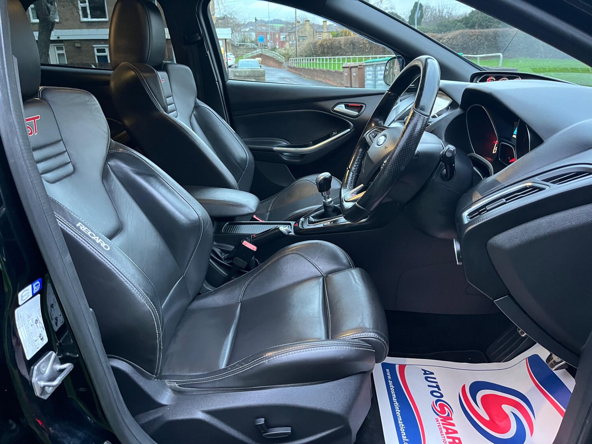 Ford Focus - Image 29