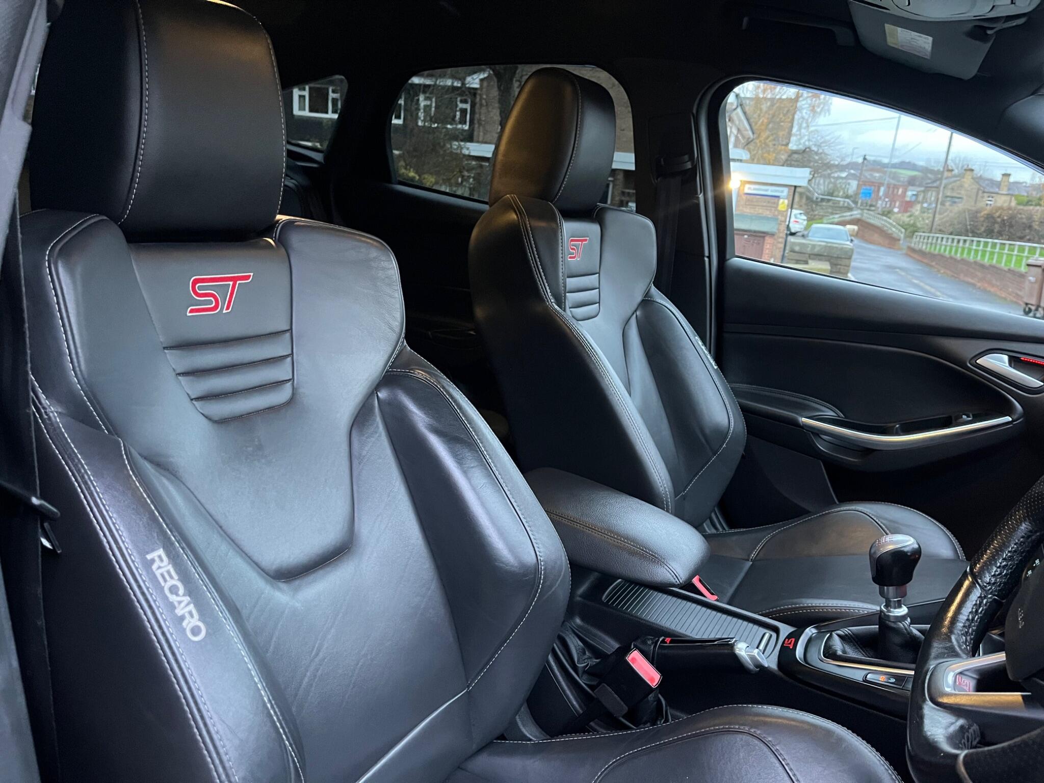 Ford Focus - Image 30