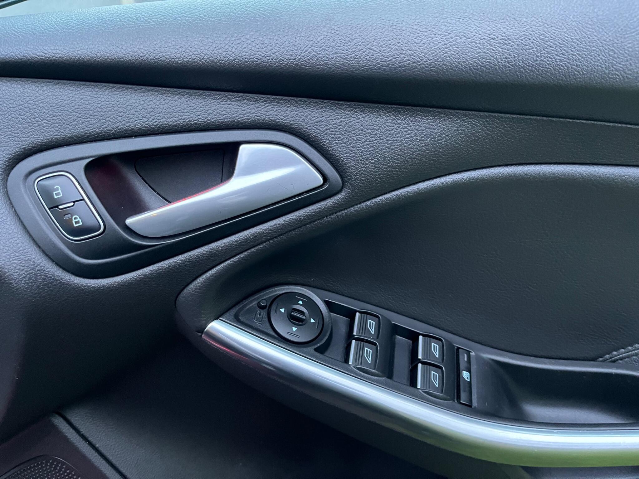 Ford Focus - Image 31