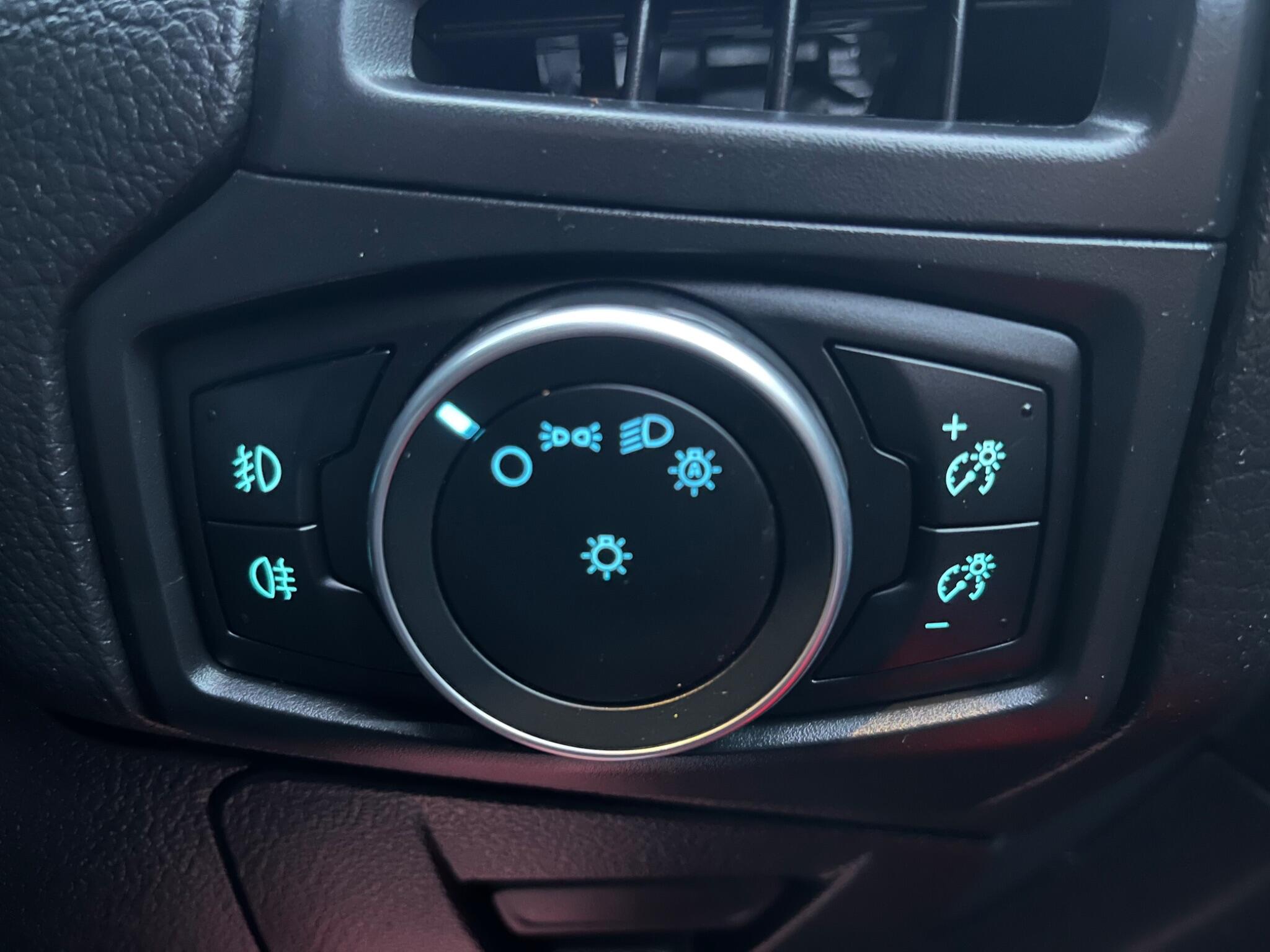 Ford Focus - Image 33