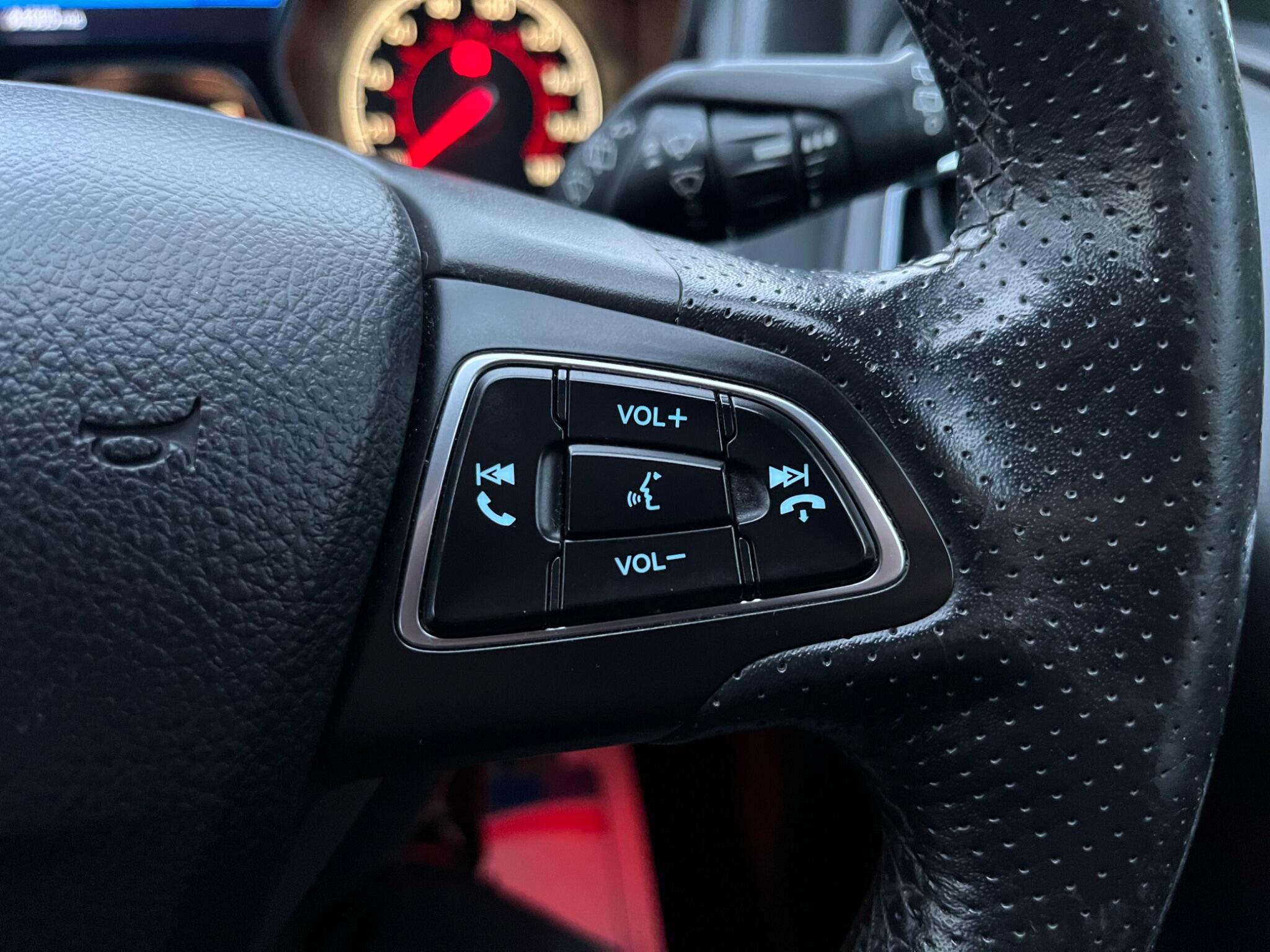 Ford Focus - Image 35