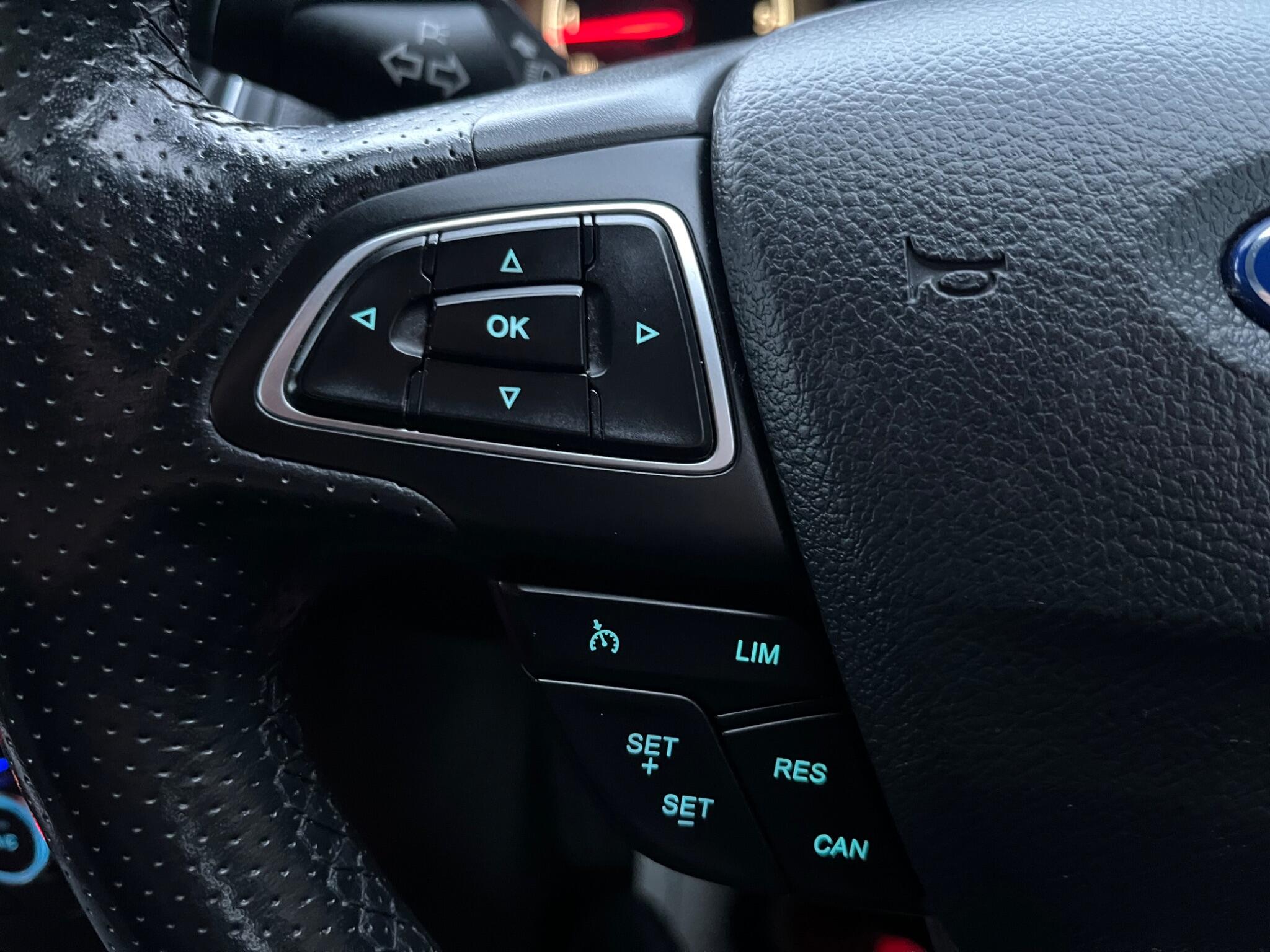 Ford Focus - Image 36