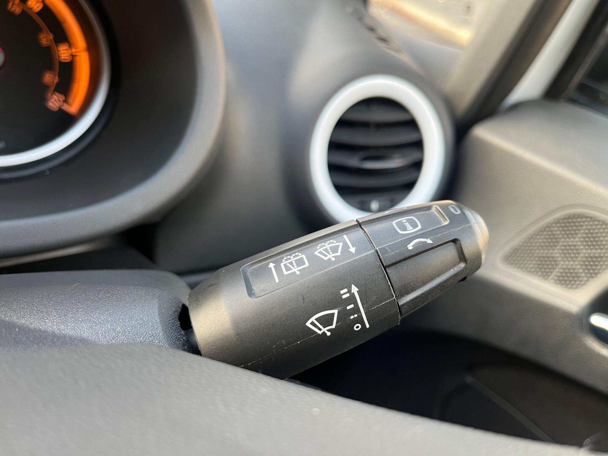 Vauxhall Corsa - Image 30