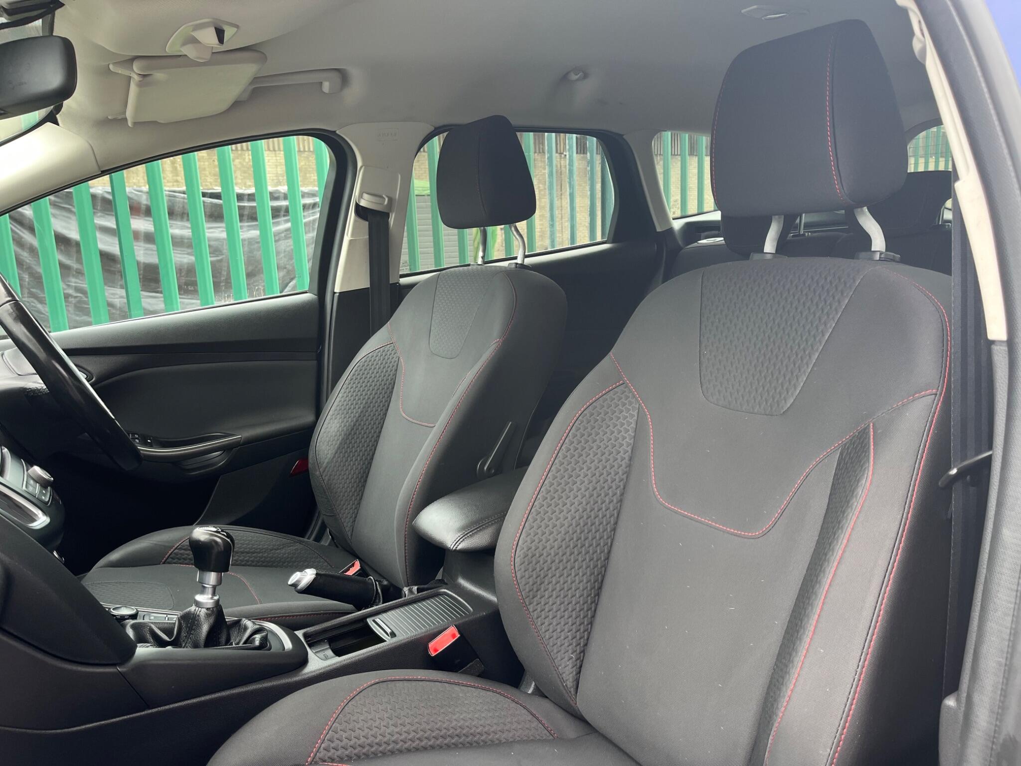 Ford Focus - Image 7